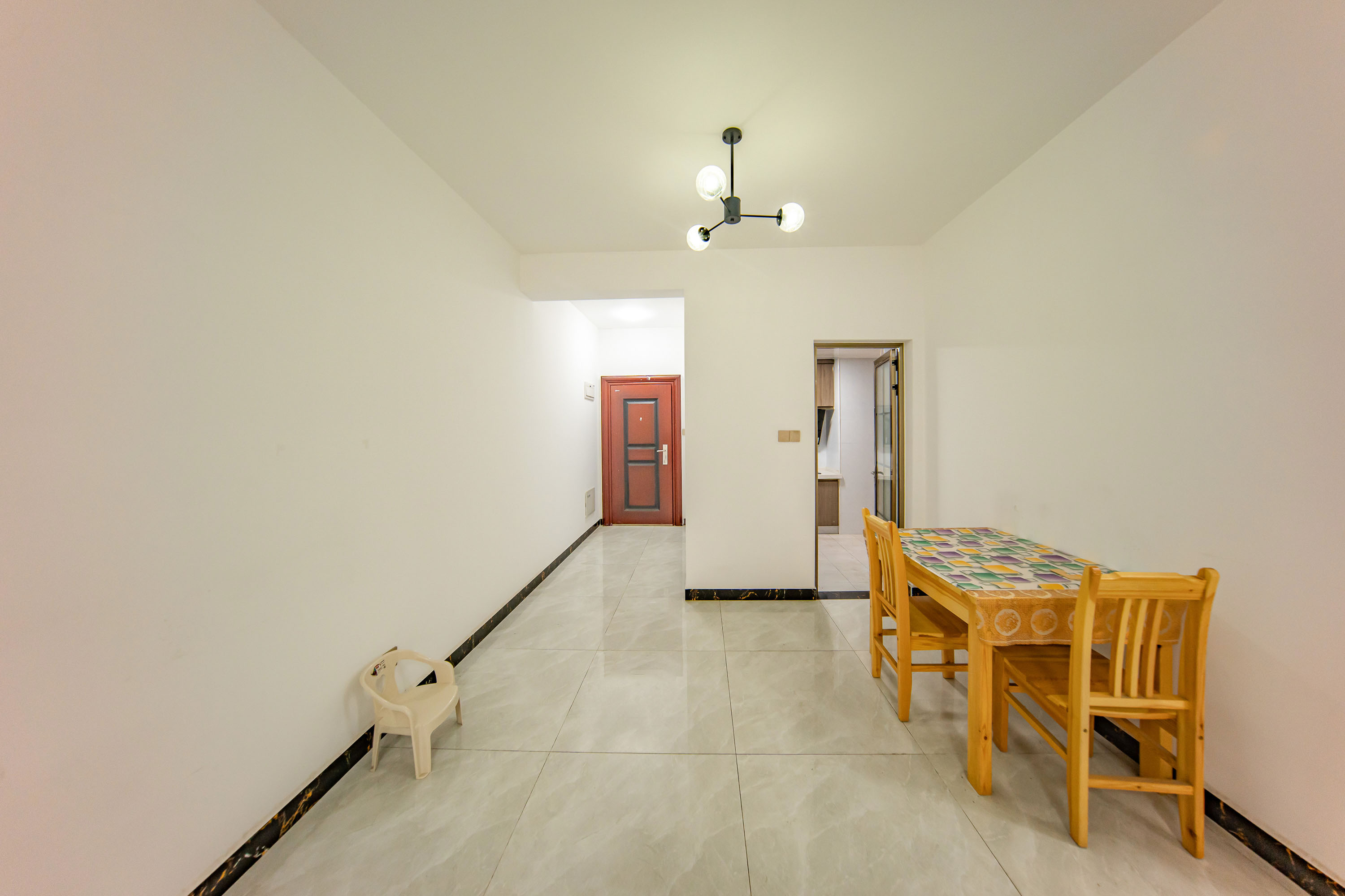 江山帝景哈佛 2室2厅1卫 82.0万 江山帝景哈佛 2室2厅1卫 82.0万客厅