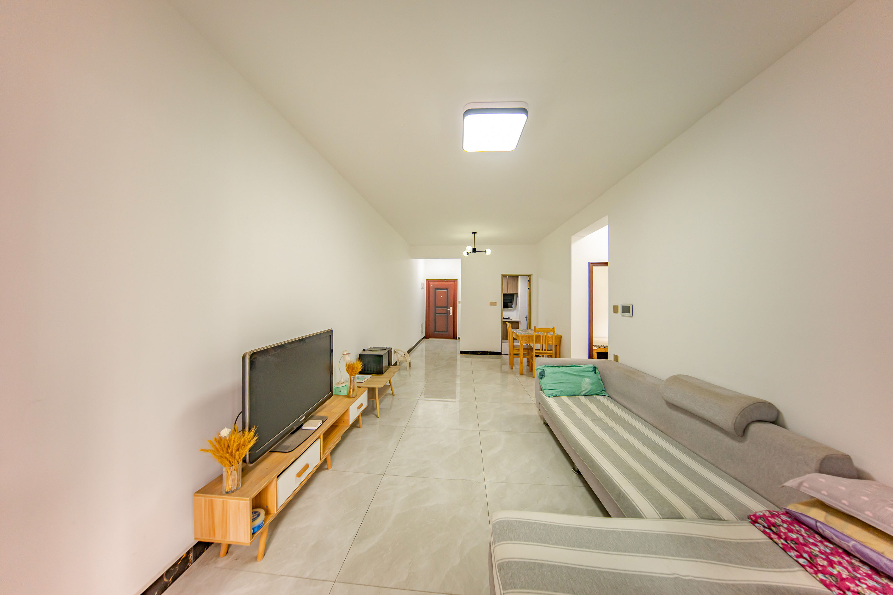 江山帝景哈佛 2室2厅1卫 82.0万 江山帝景哈佛 2室2厅1卫 82.0万客厅