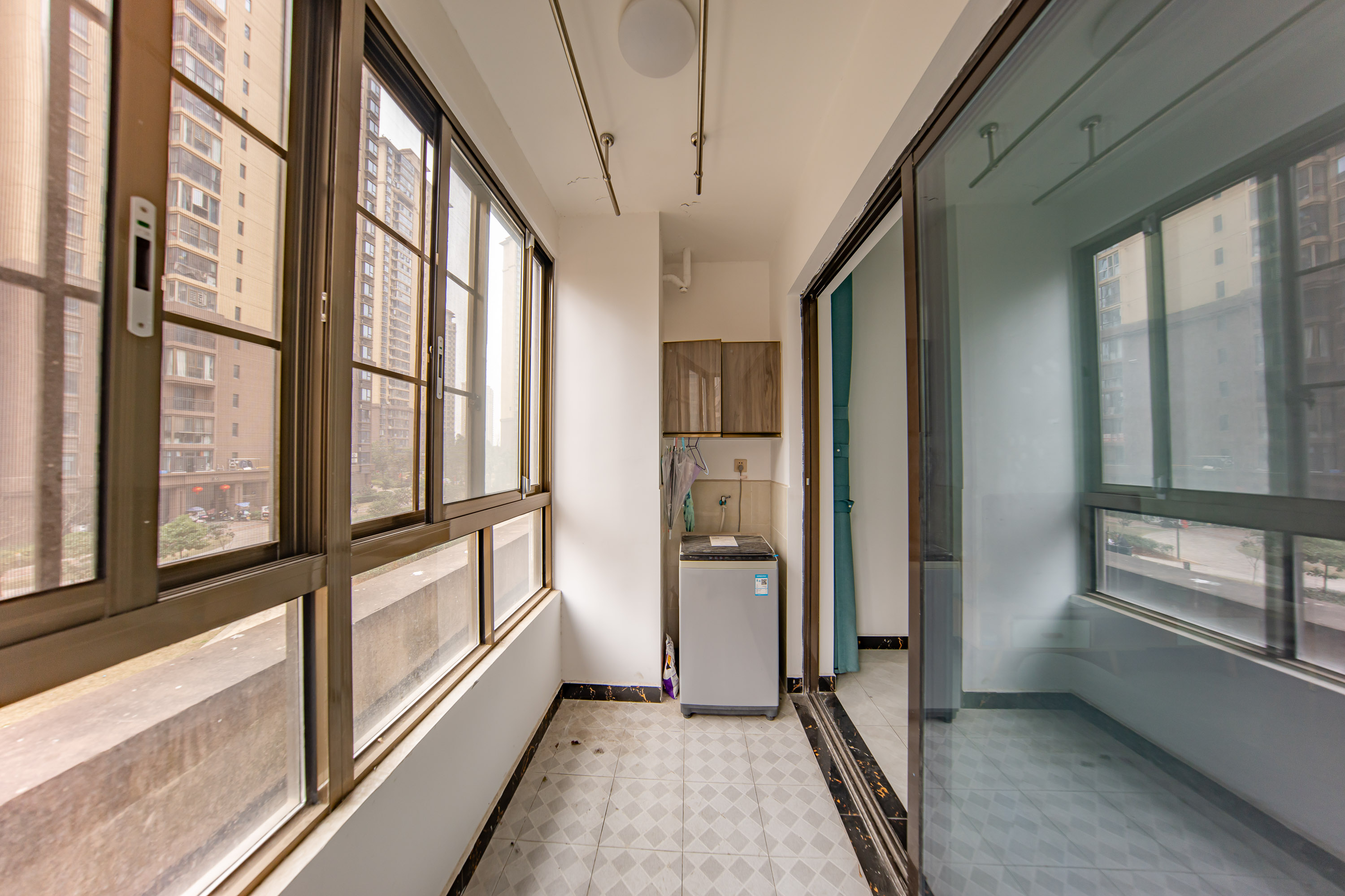 江山帝景哈佛 2室2厅1卫 82.0万 江山帝景哈佛 2室2厅1卫 82.0万阳台