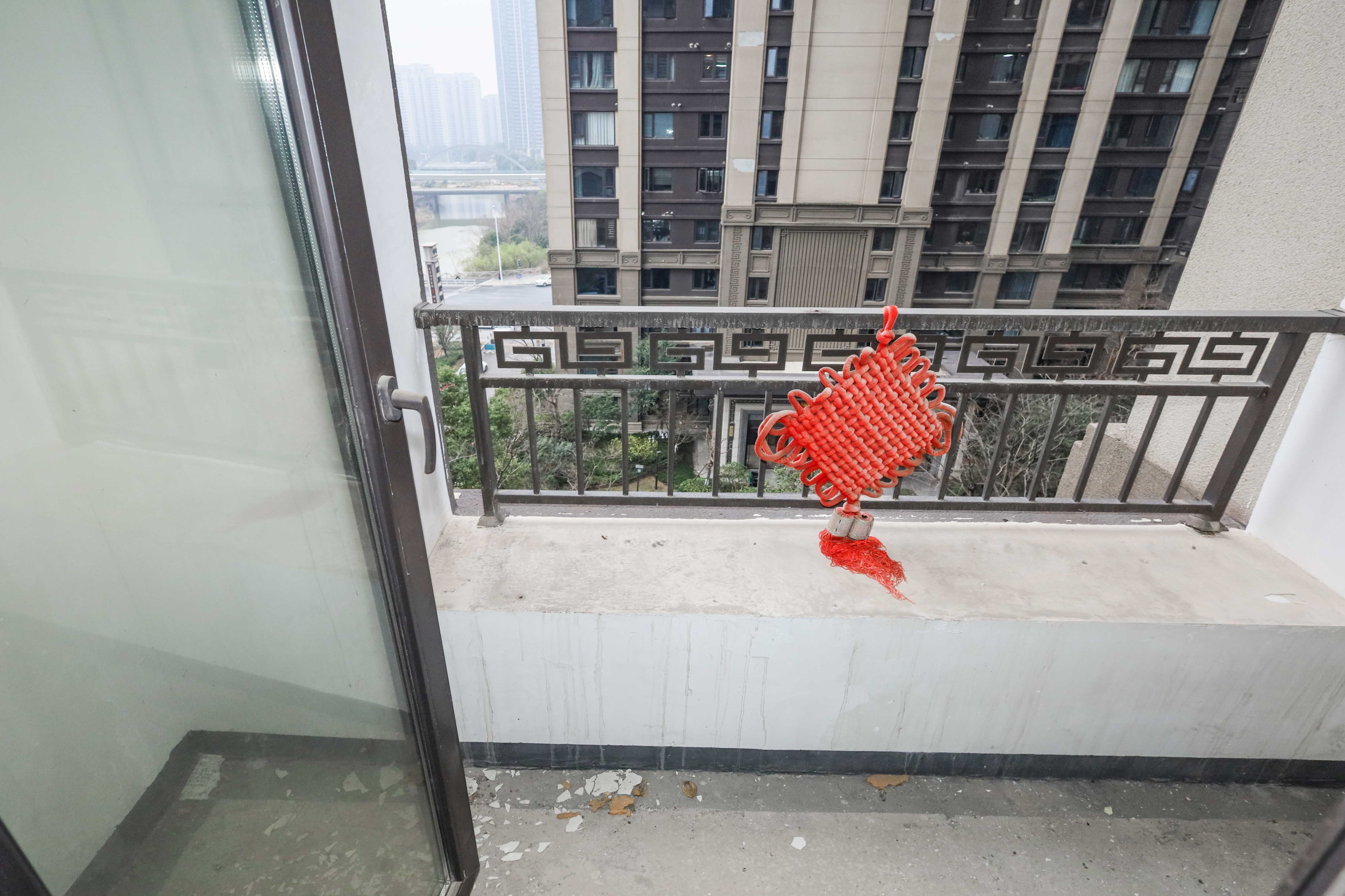 建发央著  4室2厅2卫   167.00万阳台