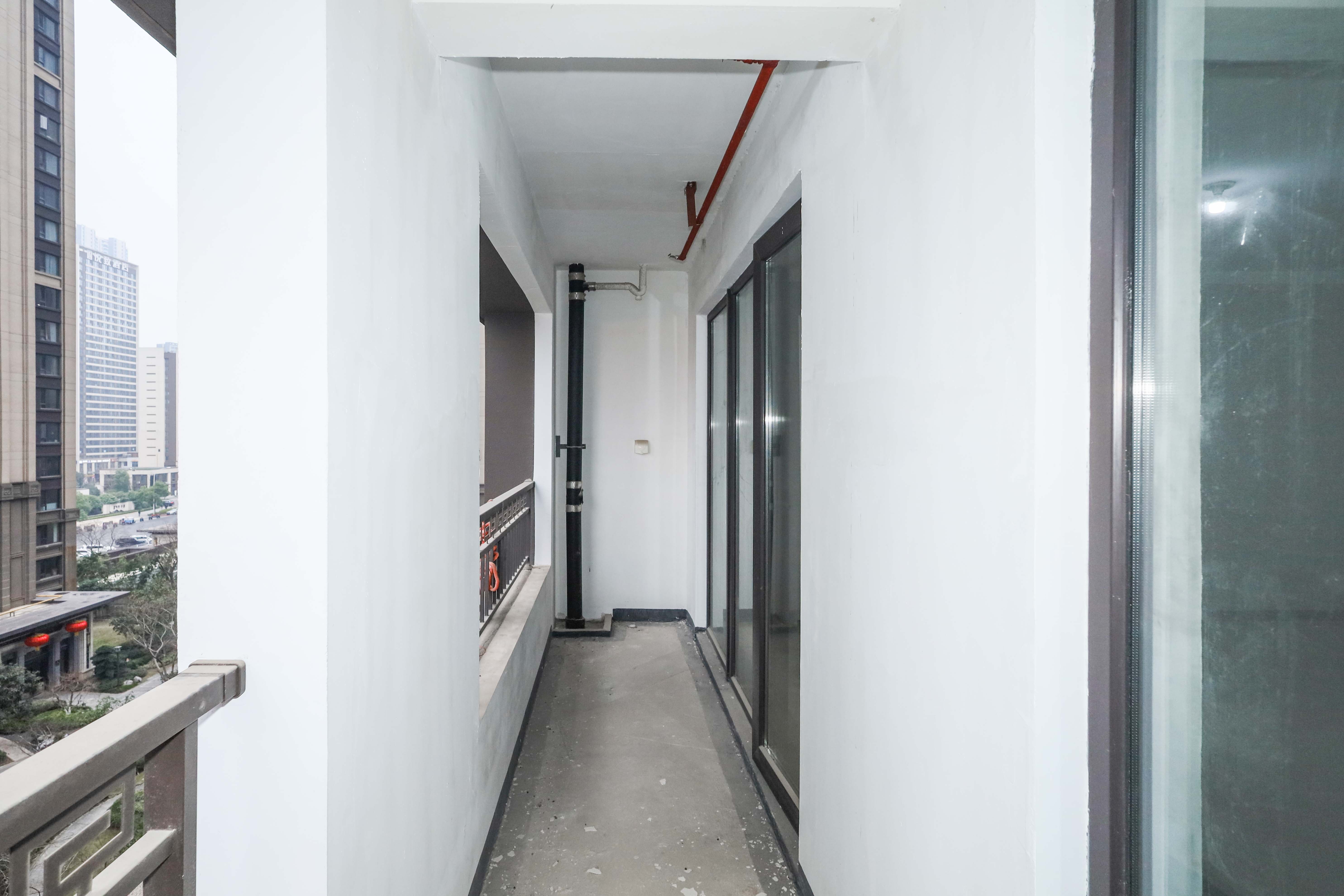 建发央著  4室2厅2卫   167.00万阳台