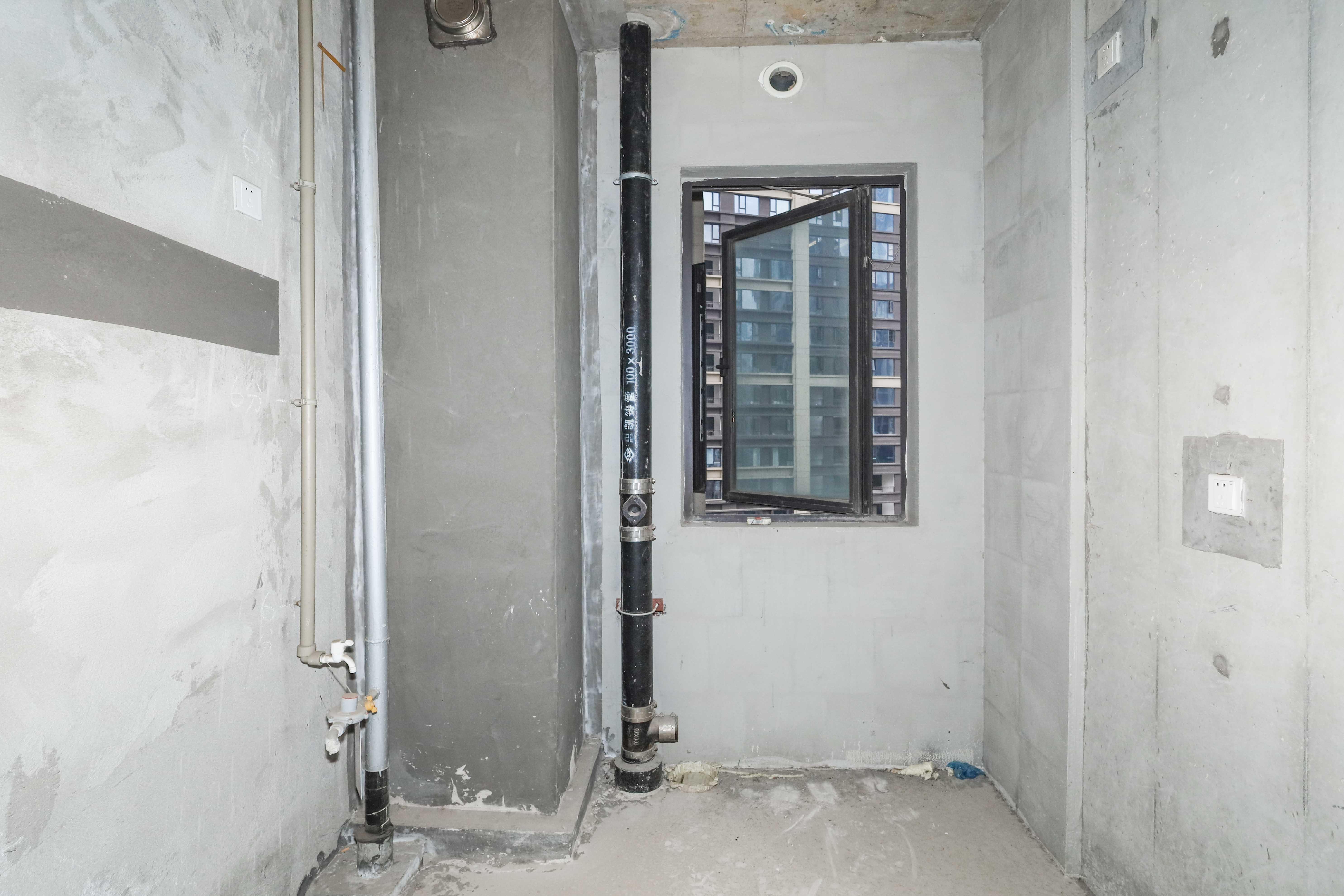 建发央著  4室2厅2卫   200.00万厨房