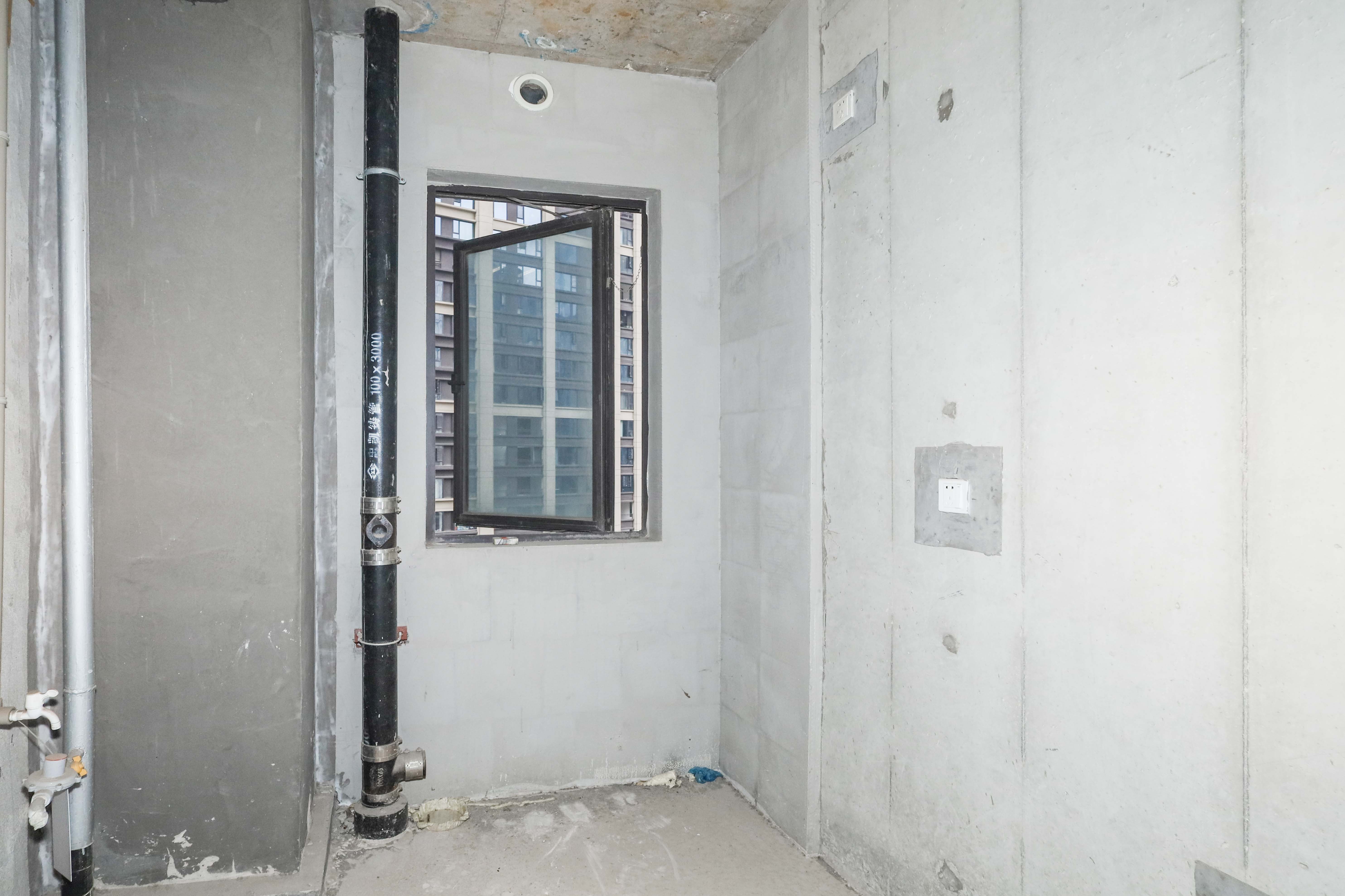 建发央著  4室2厅2卫   200.00万厨房