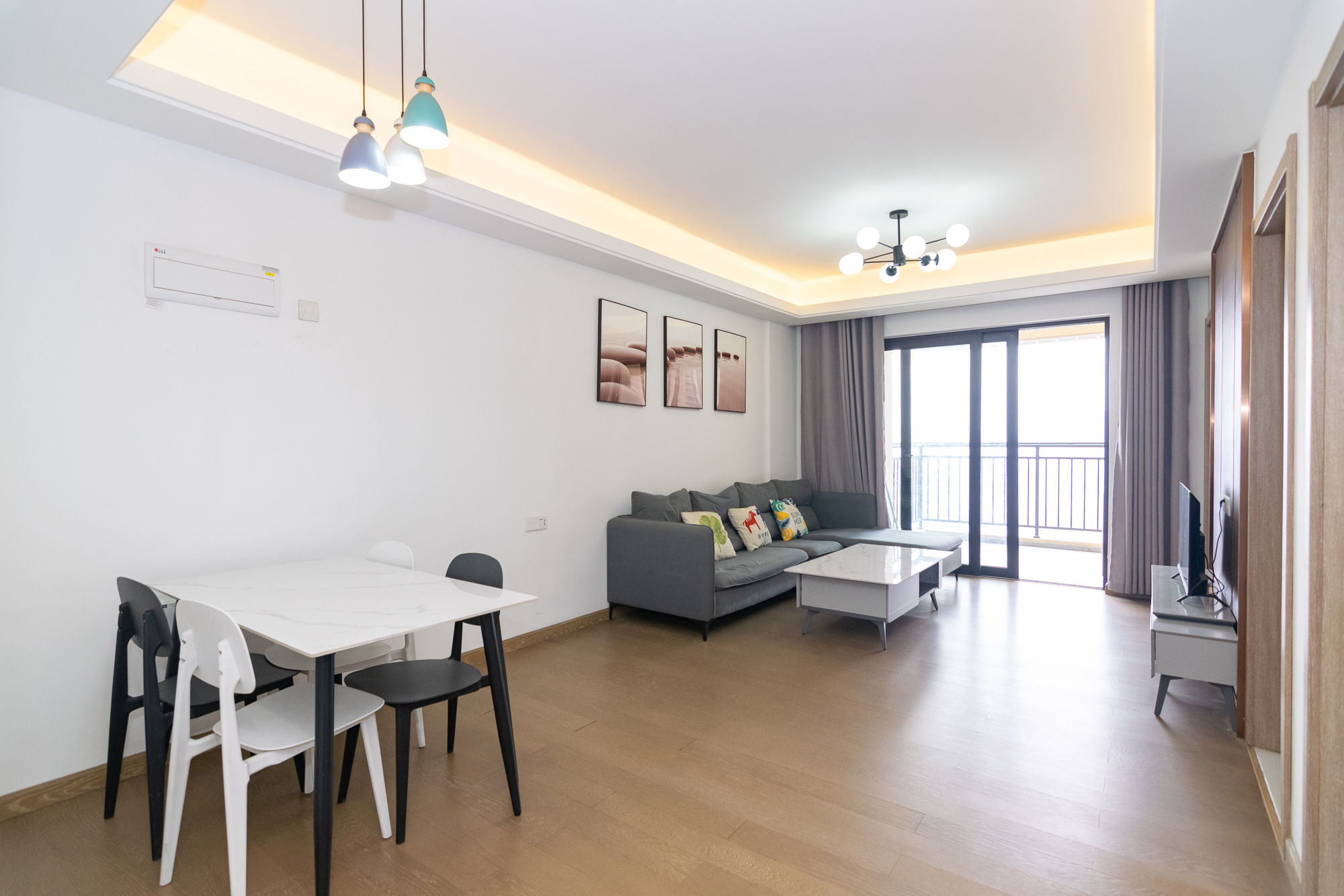 美的翰城 3室2厅1卫 57.9万 美的翰城 3室2厅1卫 57.9万客厅