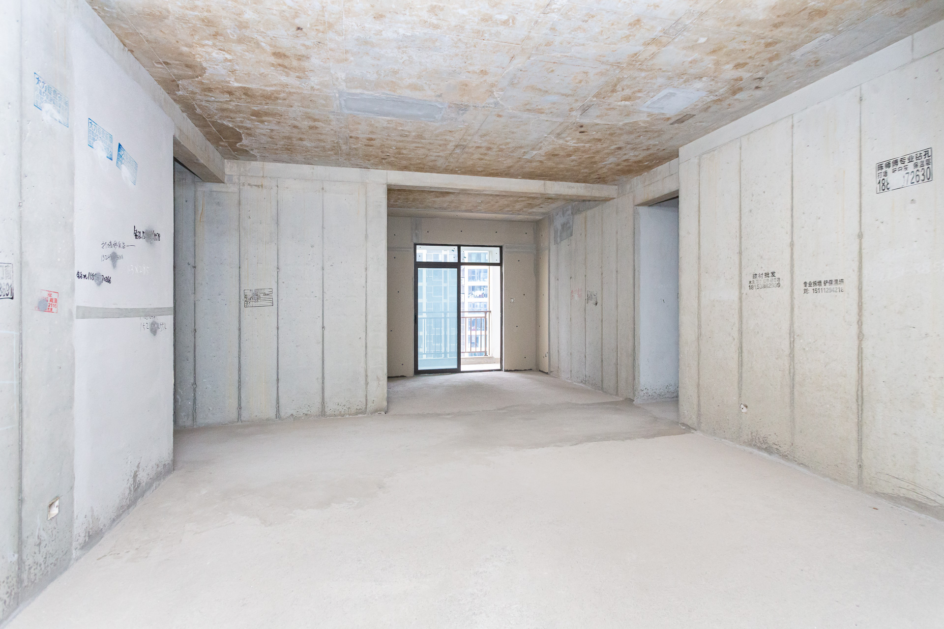 润和湘江天地E区 4室2厅2卫 235.0万 润和湘江天地E区 4室2厅2卫 235.0万客厅