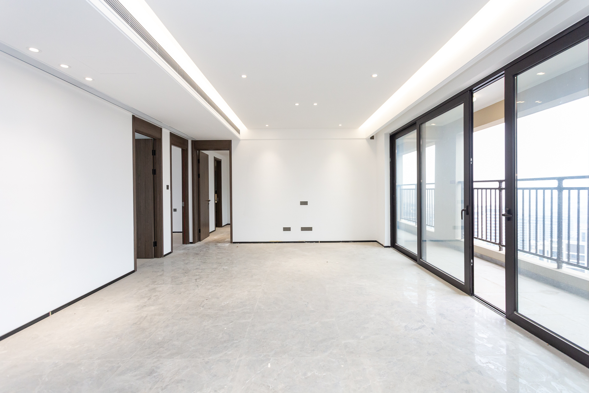 万科滨河道 4室2厅3卫 175.0万 万科滨河道 4室2厅3卫 175.0万客厅