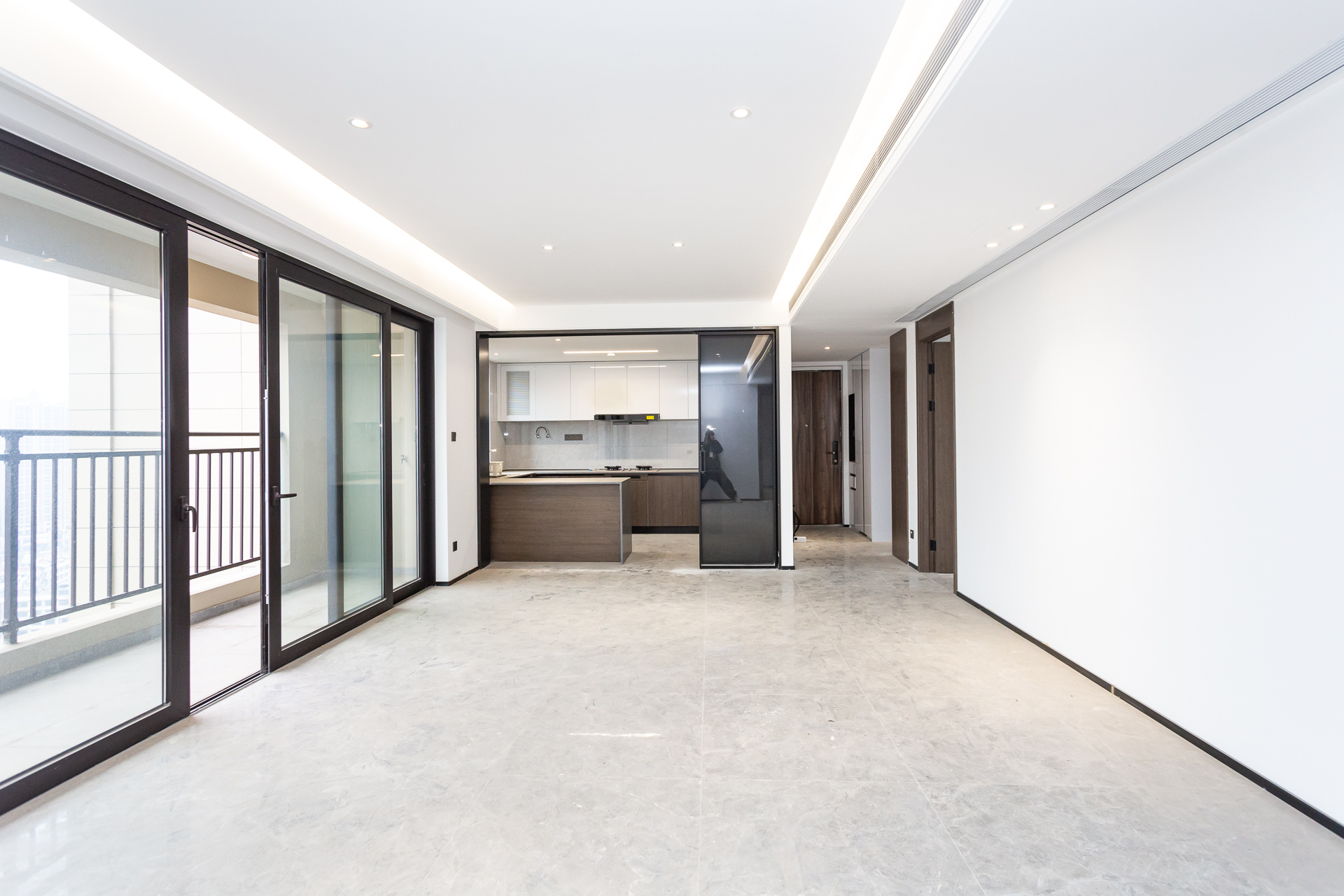 万科滨河道 4室2厅3卫 175.0万 万科滨河道 4室2厅3卫 175.0万客厅