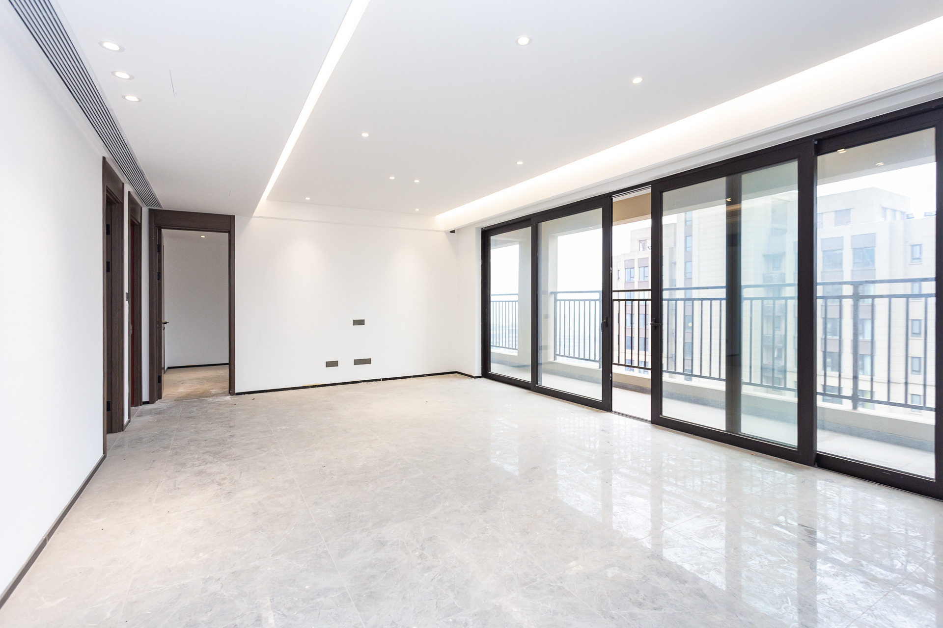 万科滨河道 4室2厅3卫 175.0万 万科滨河道 4室2厅3卫 175.0万客厅