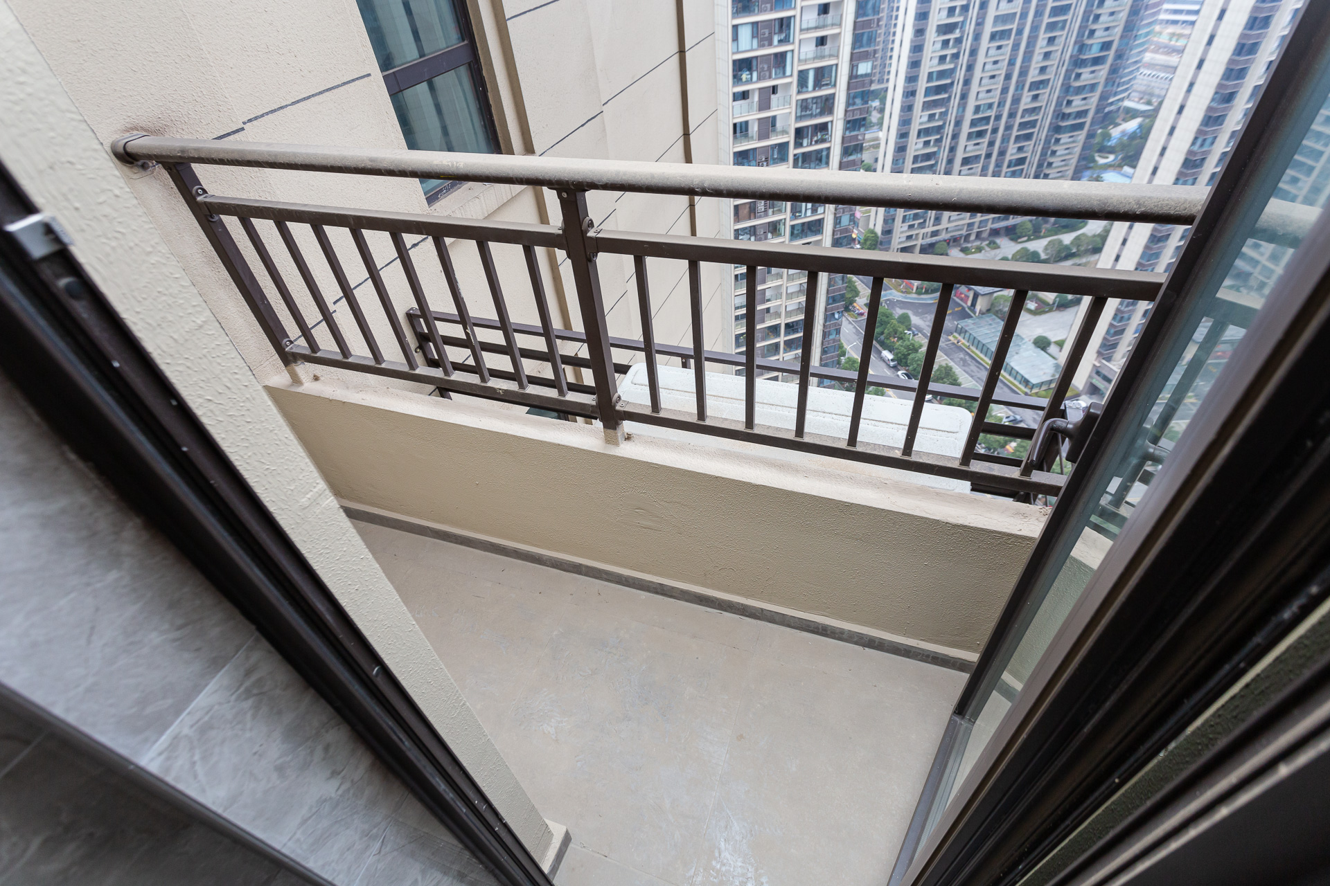 万科滨河道 4室2厅3卫 175.0万 万科滨河道 4室2厅3卫 175.0万阳台