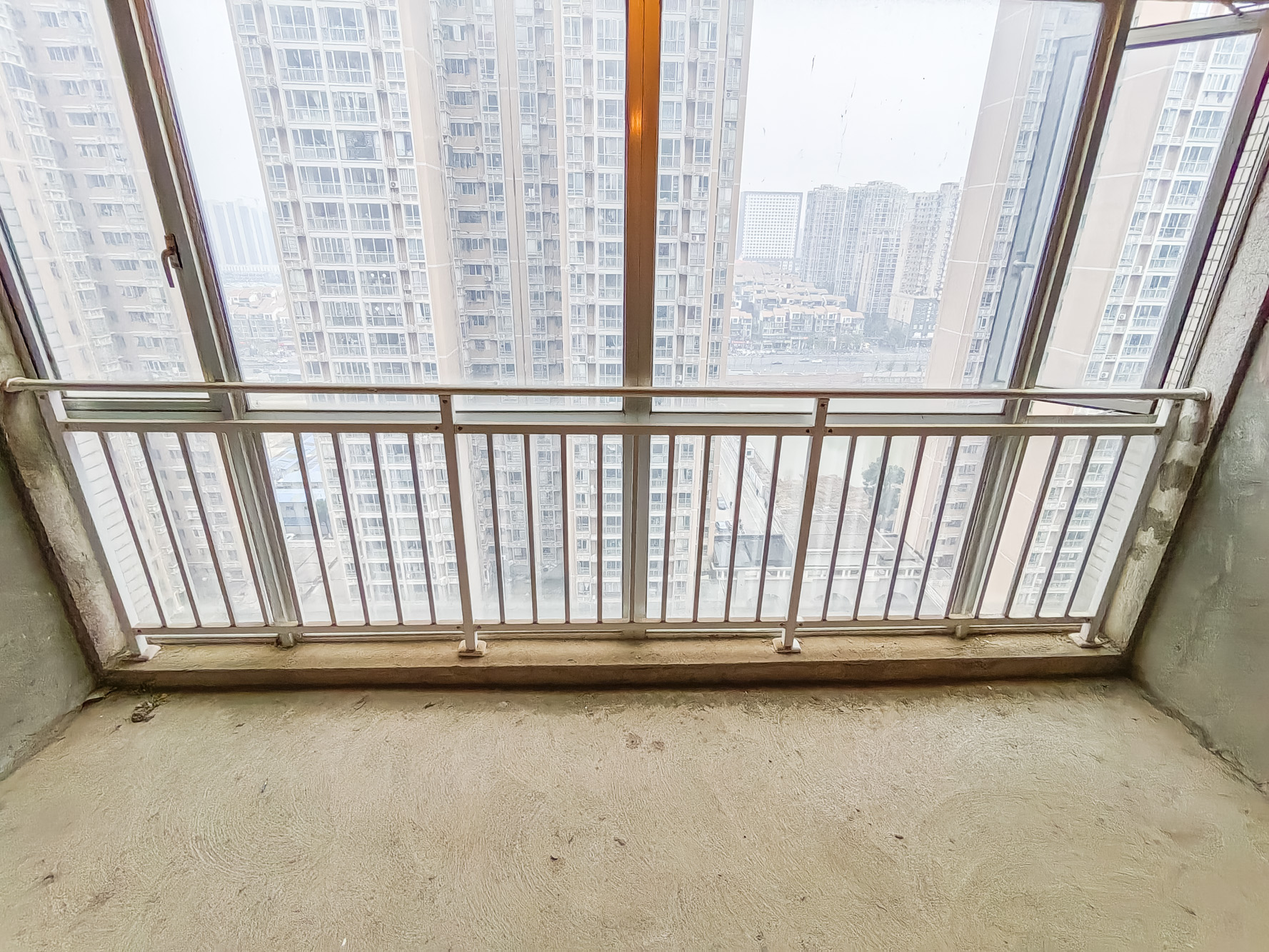 恒广国际景园一二区 3室2厅2卫 108.68万 恒广国际景园一二区 3室2厅2卫 108.68万阳台