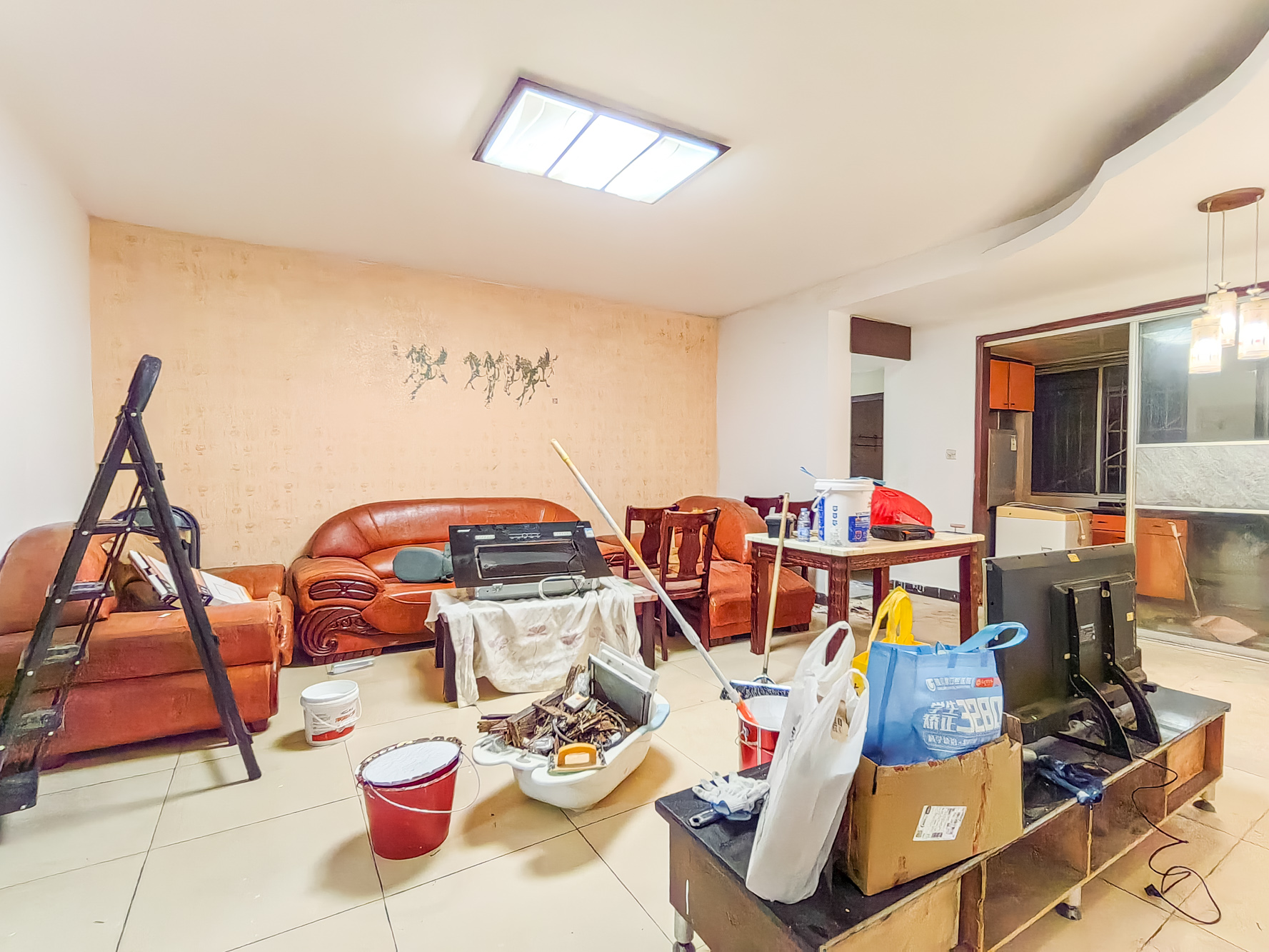 湘绣城 2室2厅1卫 35.0万 湘绣城 2室2厅1卫 35.0万客厅