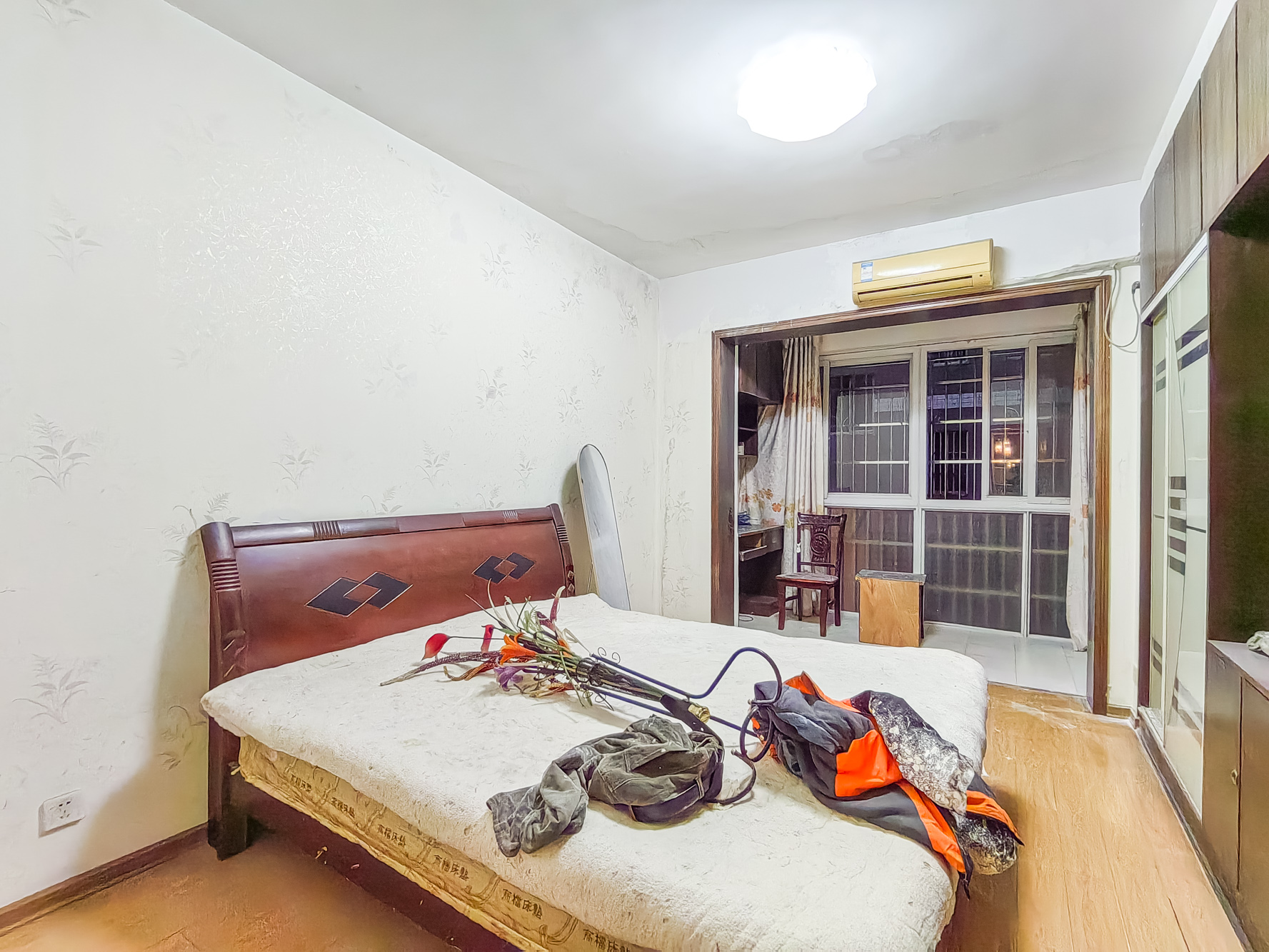 湘绣城 2室2厅1卫 35.0万 湘绣城 2室2厅1卫 35.0万卧室