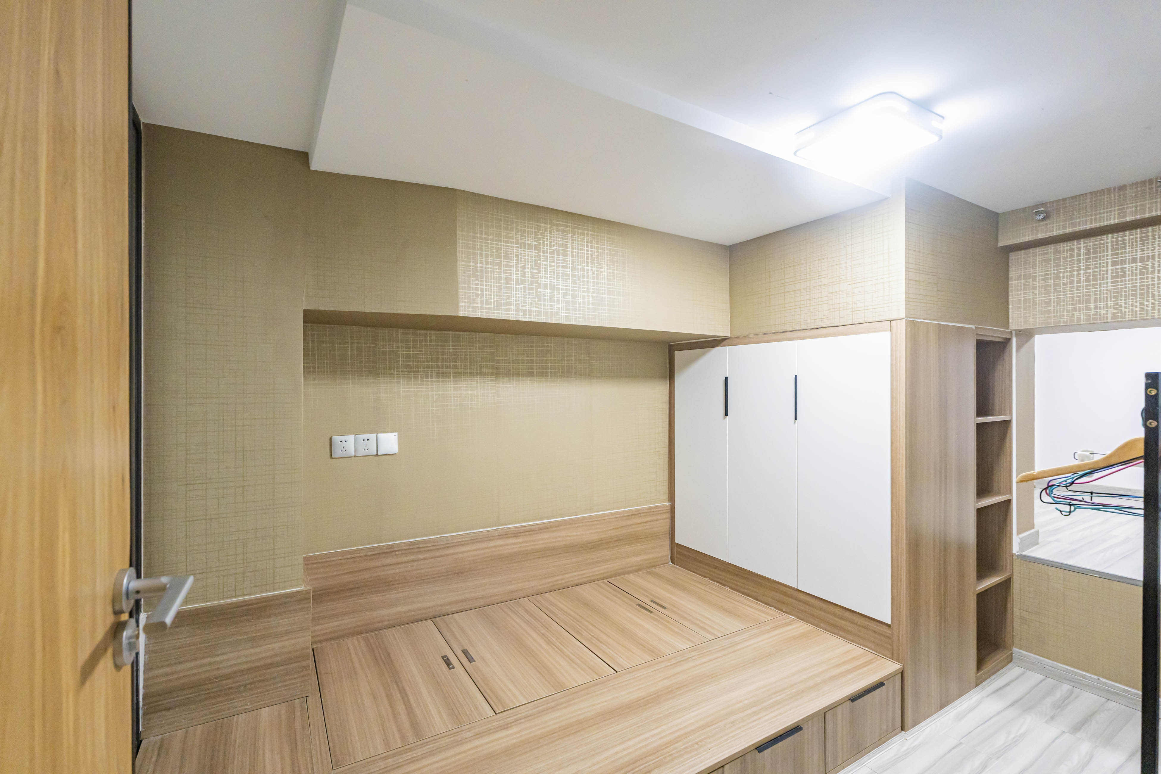 弘坤云寓  1室1厅1卫   28.00万卧室