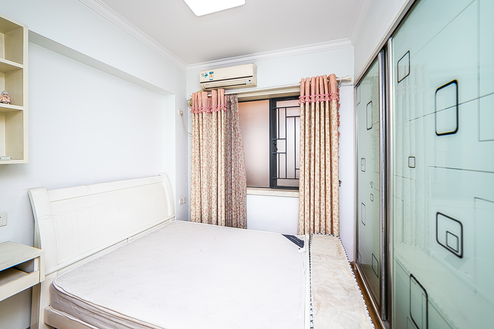 兴威帕克水岸 2室2厅1卫 52.0万 兴威帕克水岸 2室2厅1卫 52.0万卧室