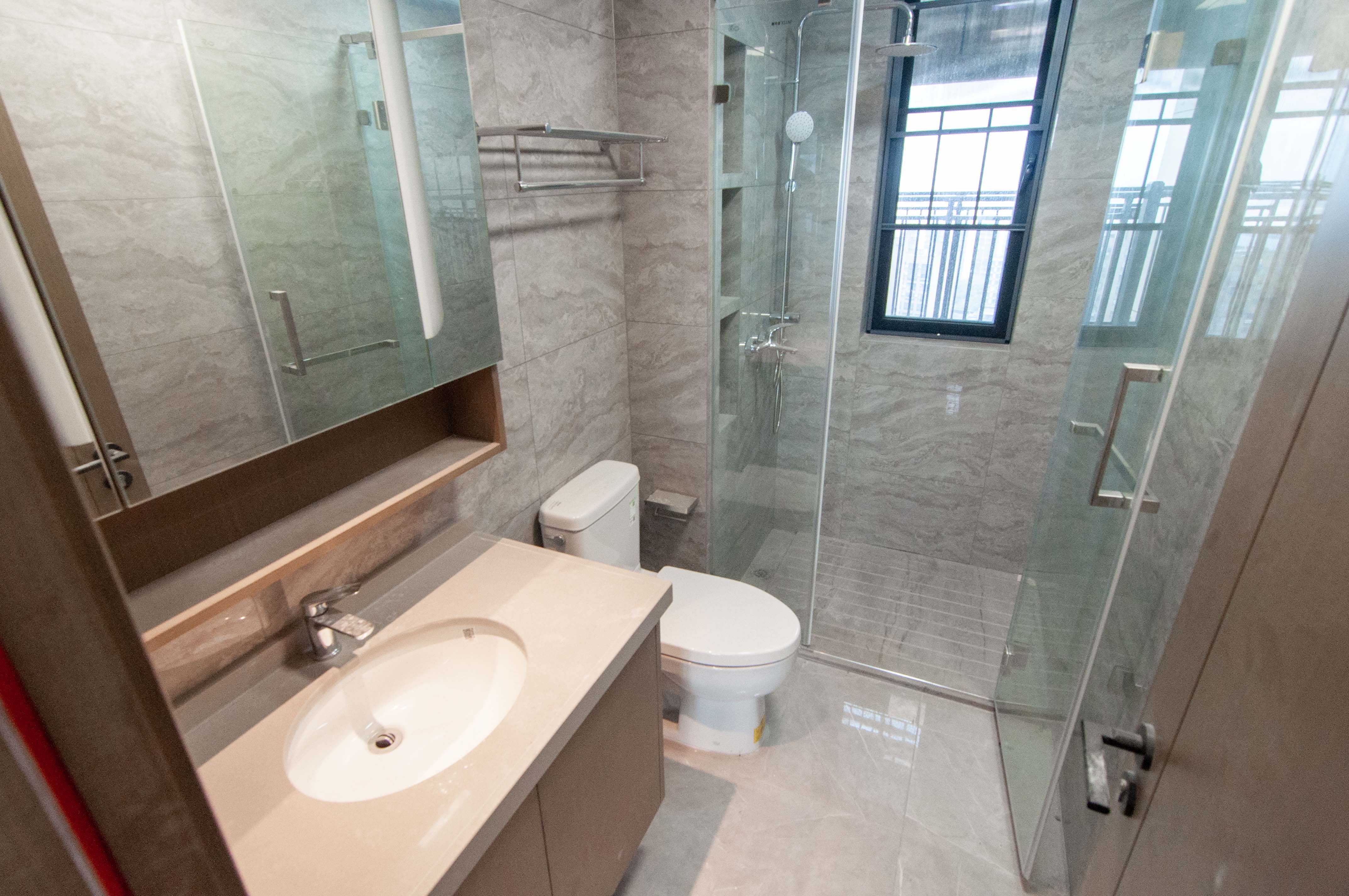 长房悦香山 3室2厅2卫 138.0万 长房悦香山 3室2厅2卫 138.0万卫生间