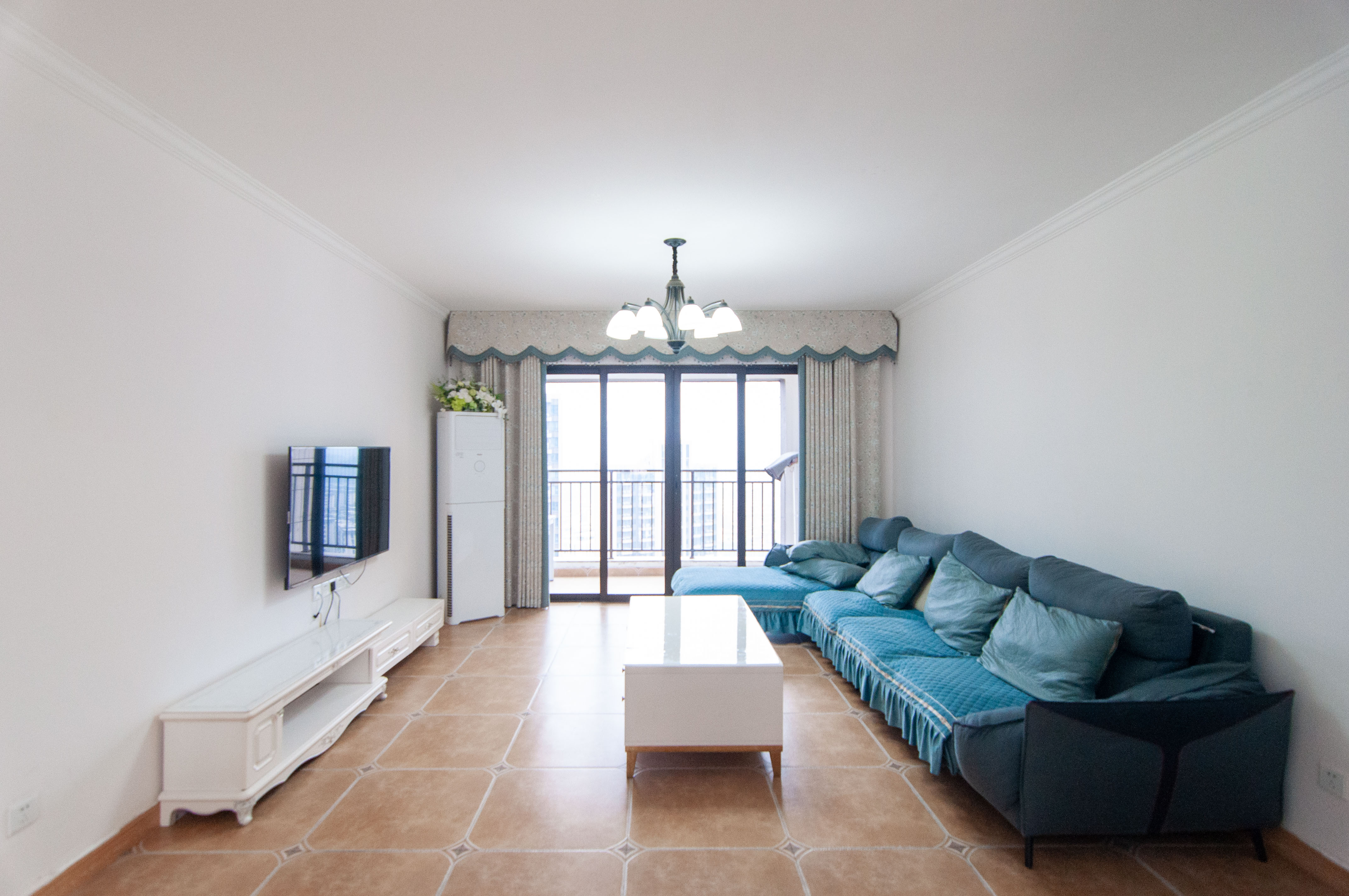 卓越浅水湾 4室2厅2卫 180.0万 卓越浅水湾 4室2厅2卫 180.0万客厅