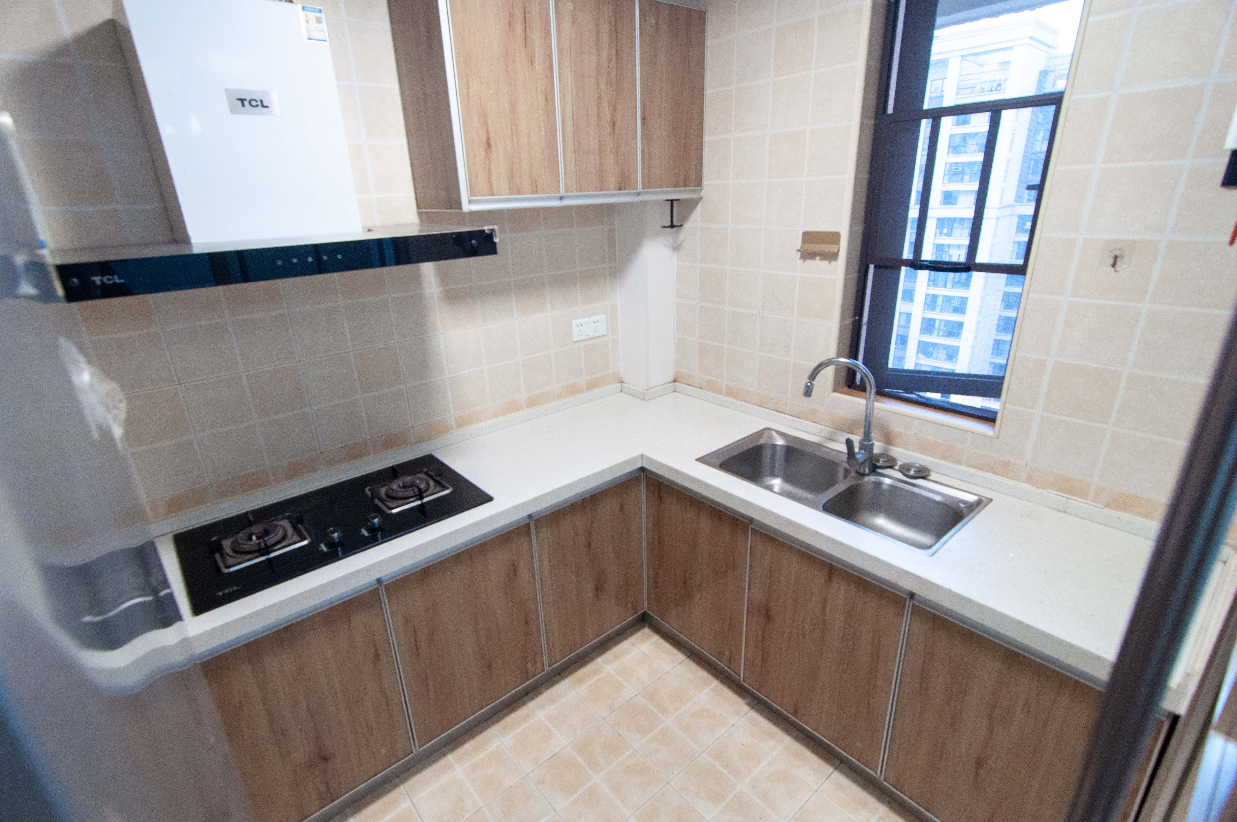 卓越浅水湾  4室2厅2卫    180.0万厨房