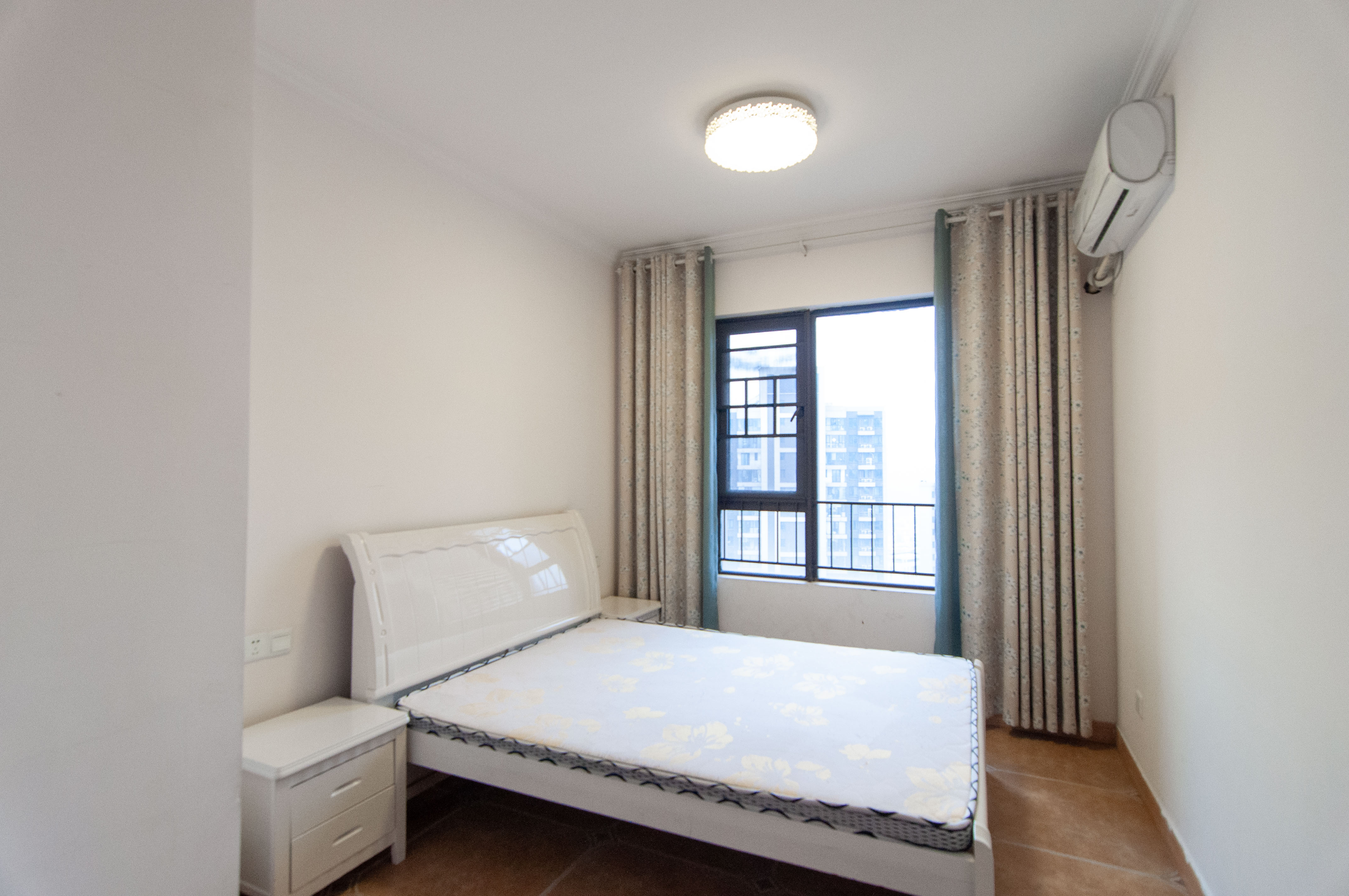 卓越浅水湾  4室2厅2卫    180.0万其他