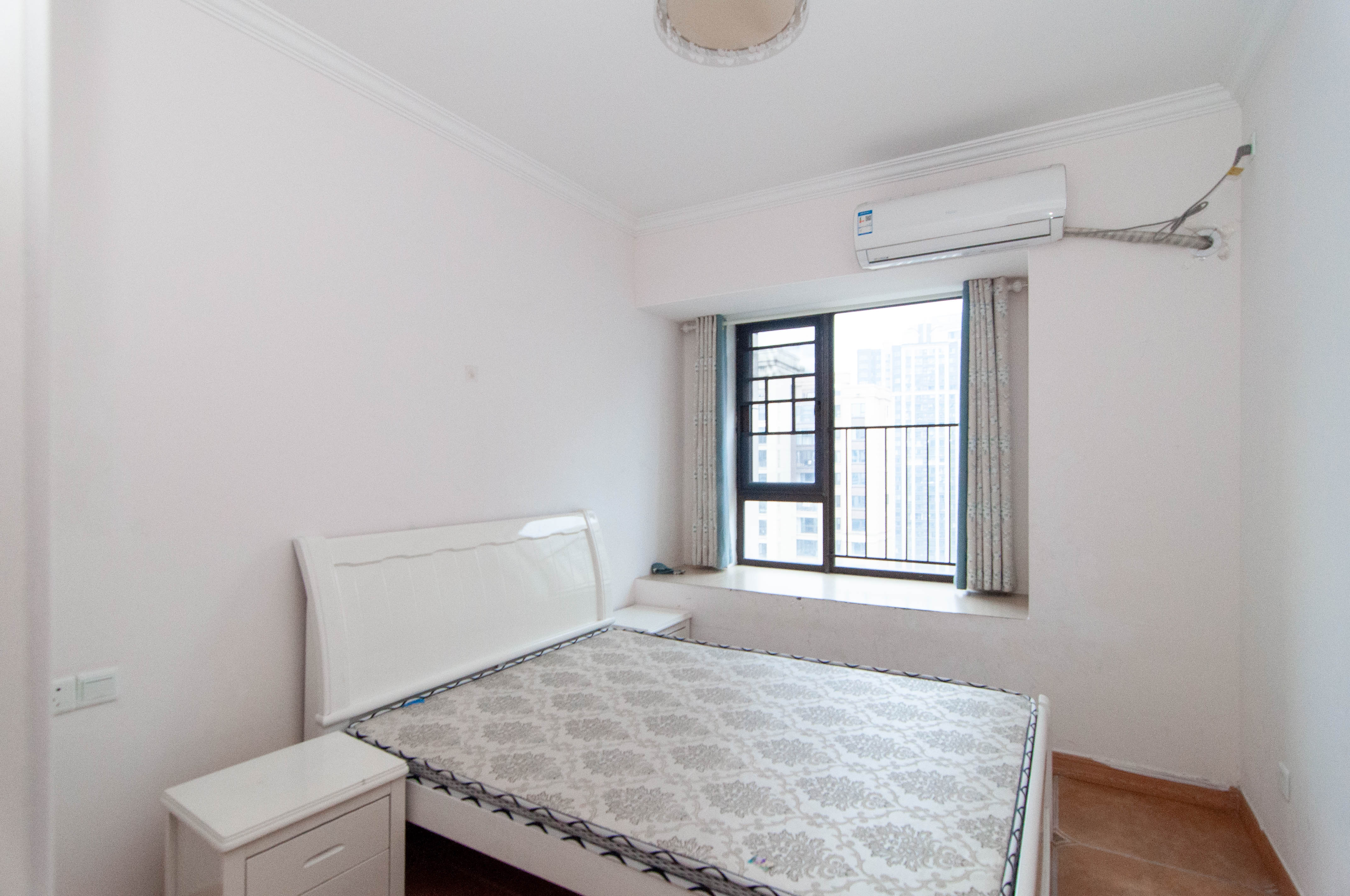 卓越浅水湾  4室2厅2卫    180.0万其他