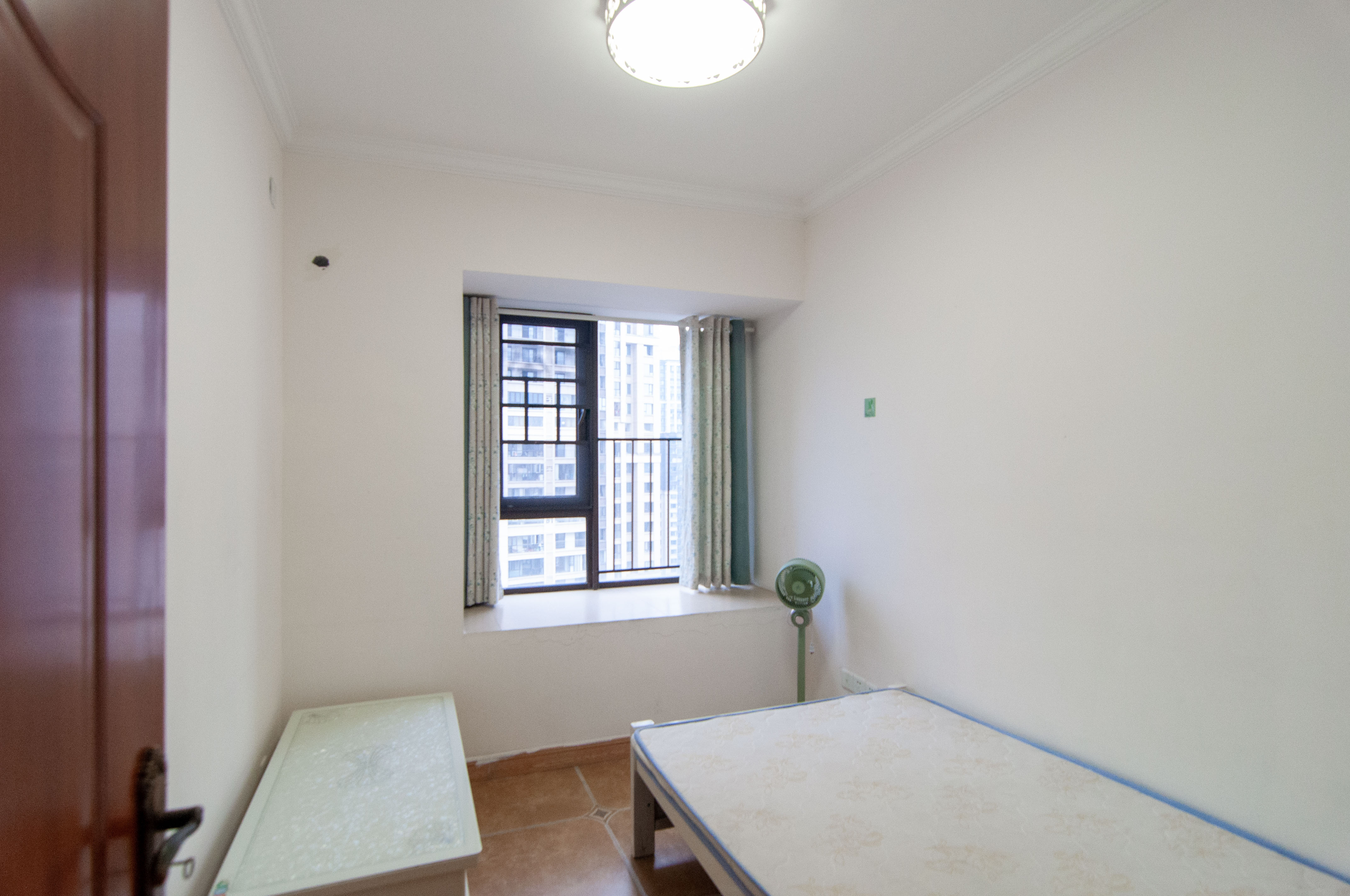 卓越浅水湾  4室2厅2卫    180.0万其他