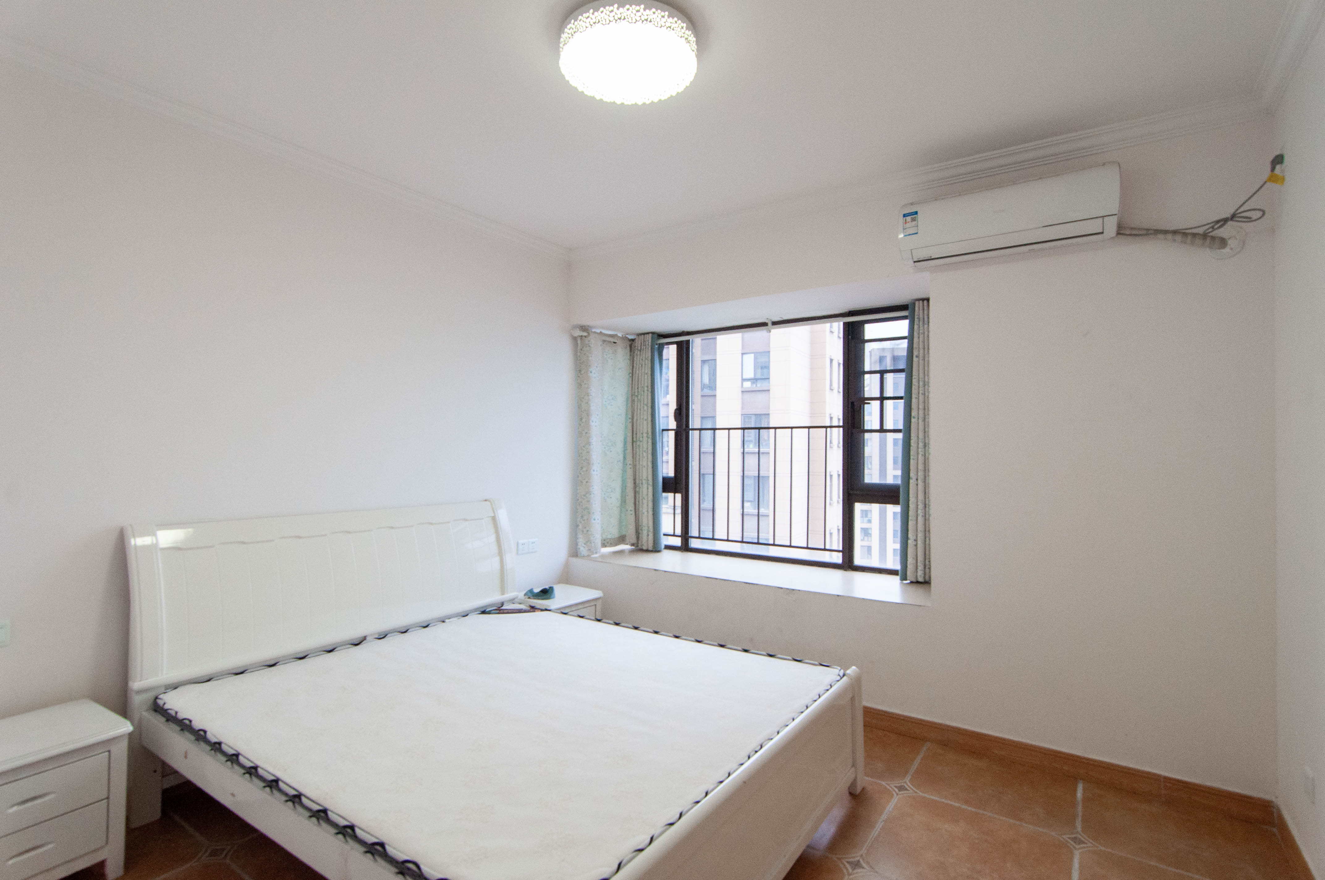 卓越浅水湾  4室2厅2卫    180.0万其他