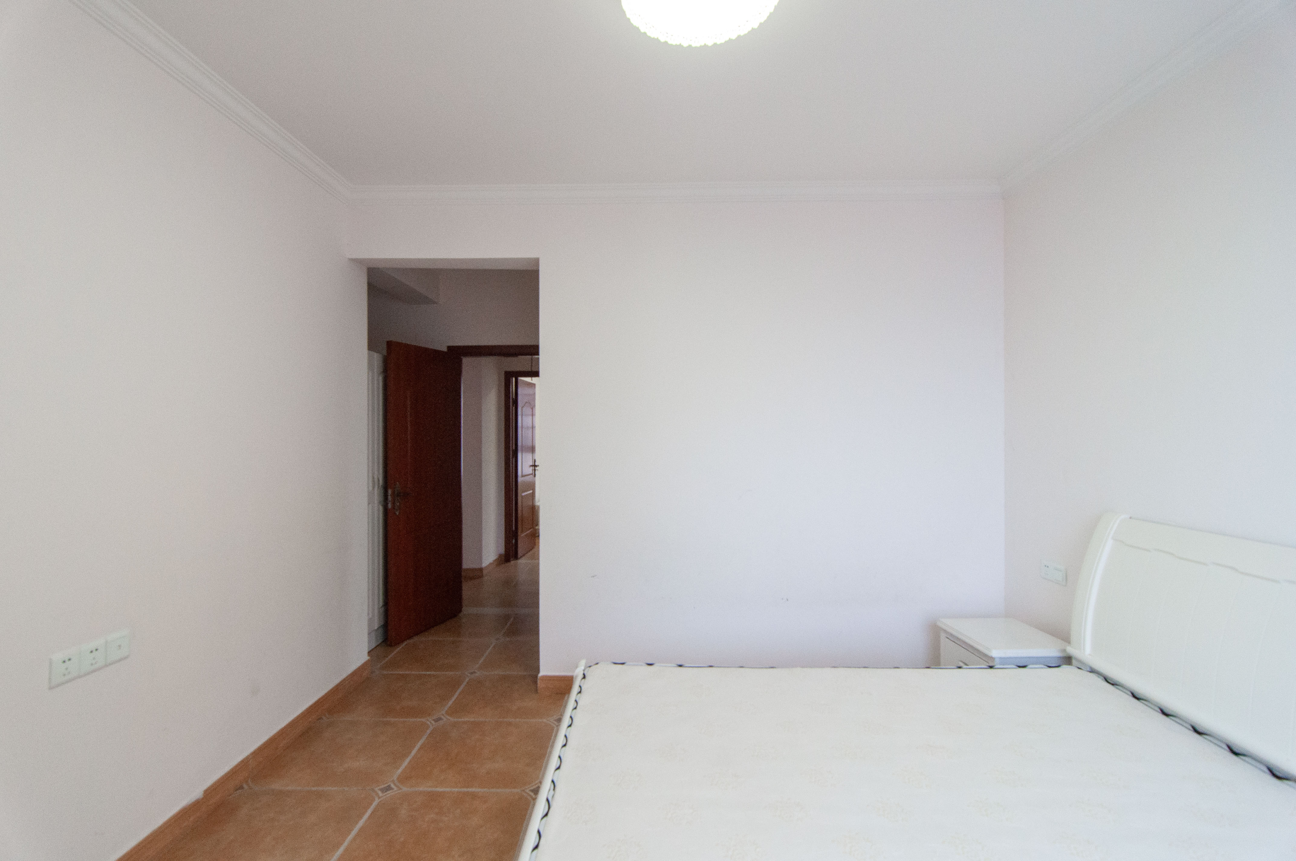 卓越浅水湾  4室2厅2卫    180.0万其他