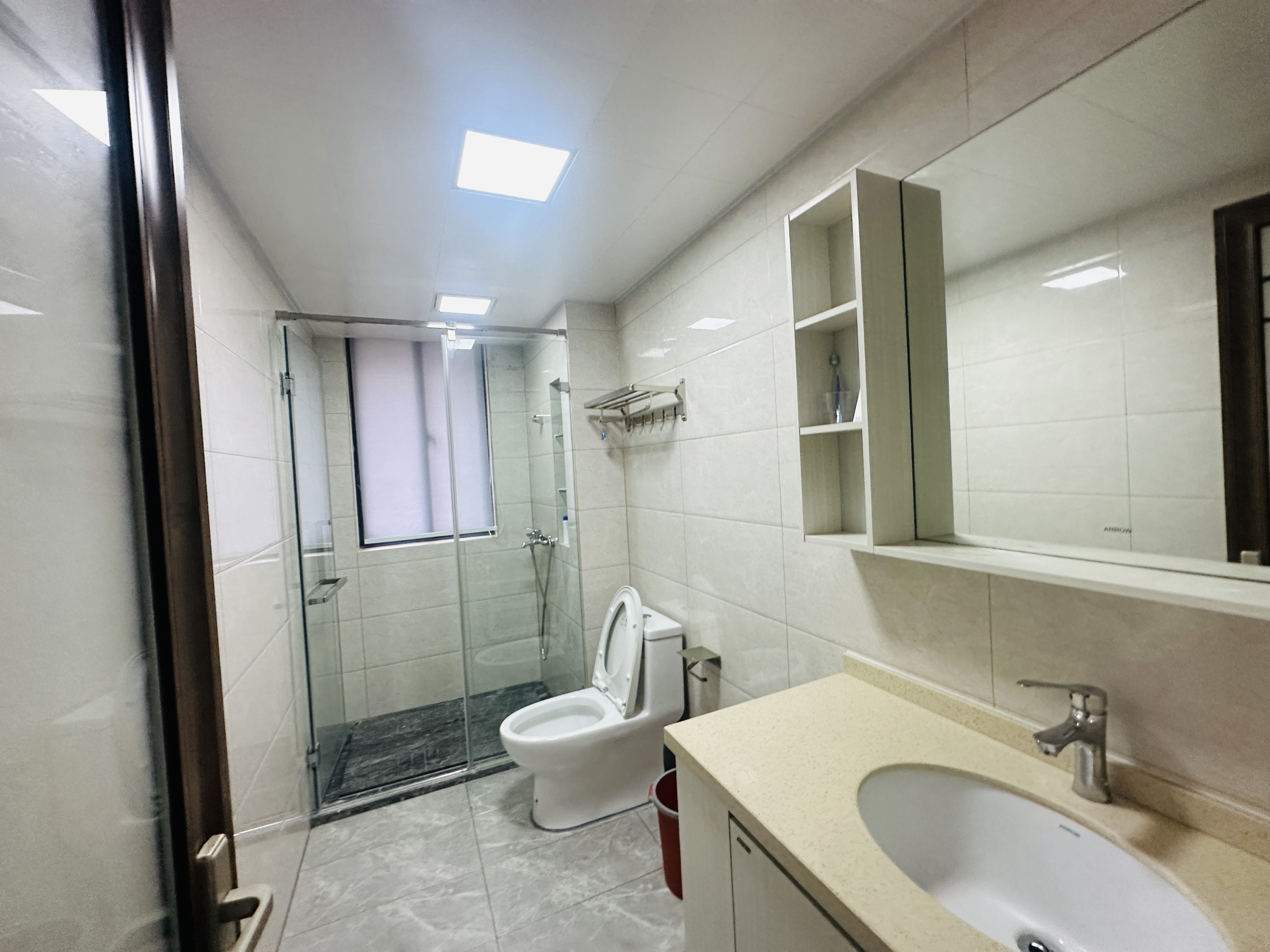 昌茂春天里 5室2厅2卫 260.0万 昌茂春天里 5室2厅2卫 260.0万卫生间