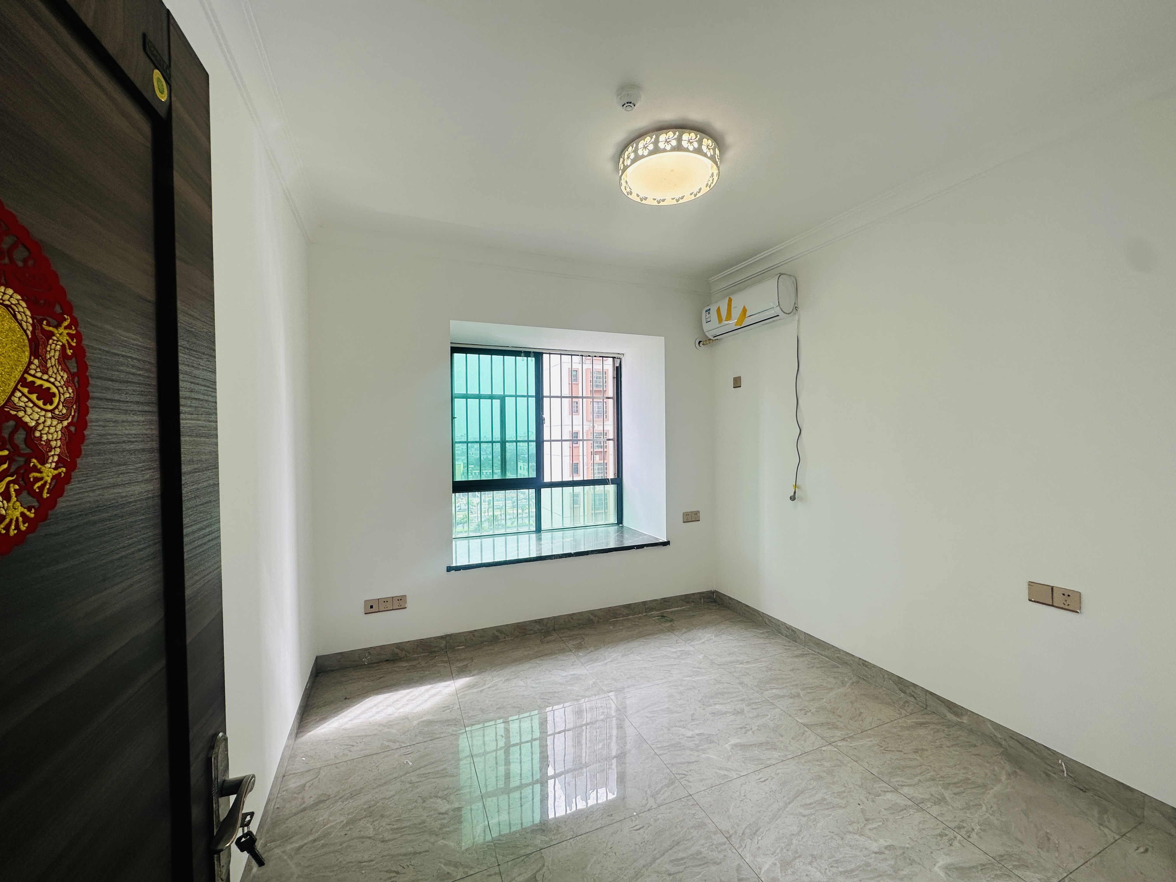 棕榈园(椰海新城3期) 2室2厅1卫 129.0万 棕榈园(椰海新城3期) 2室2厅1卫 129.0万卧室