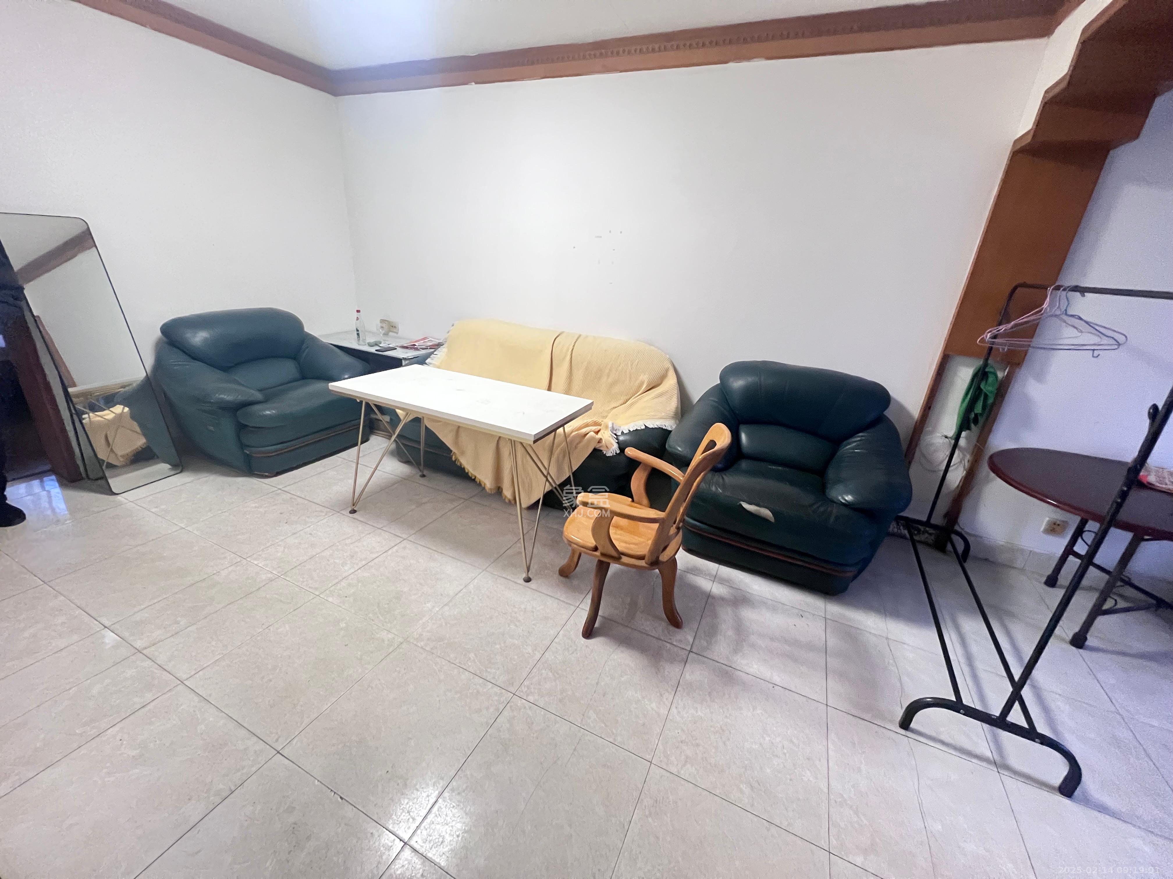 百纺大院宿舍 2室1厅1卫 950.0元/月 百纺大院宿舍 2室1厅1卫 950.0元/月室内图