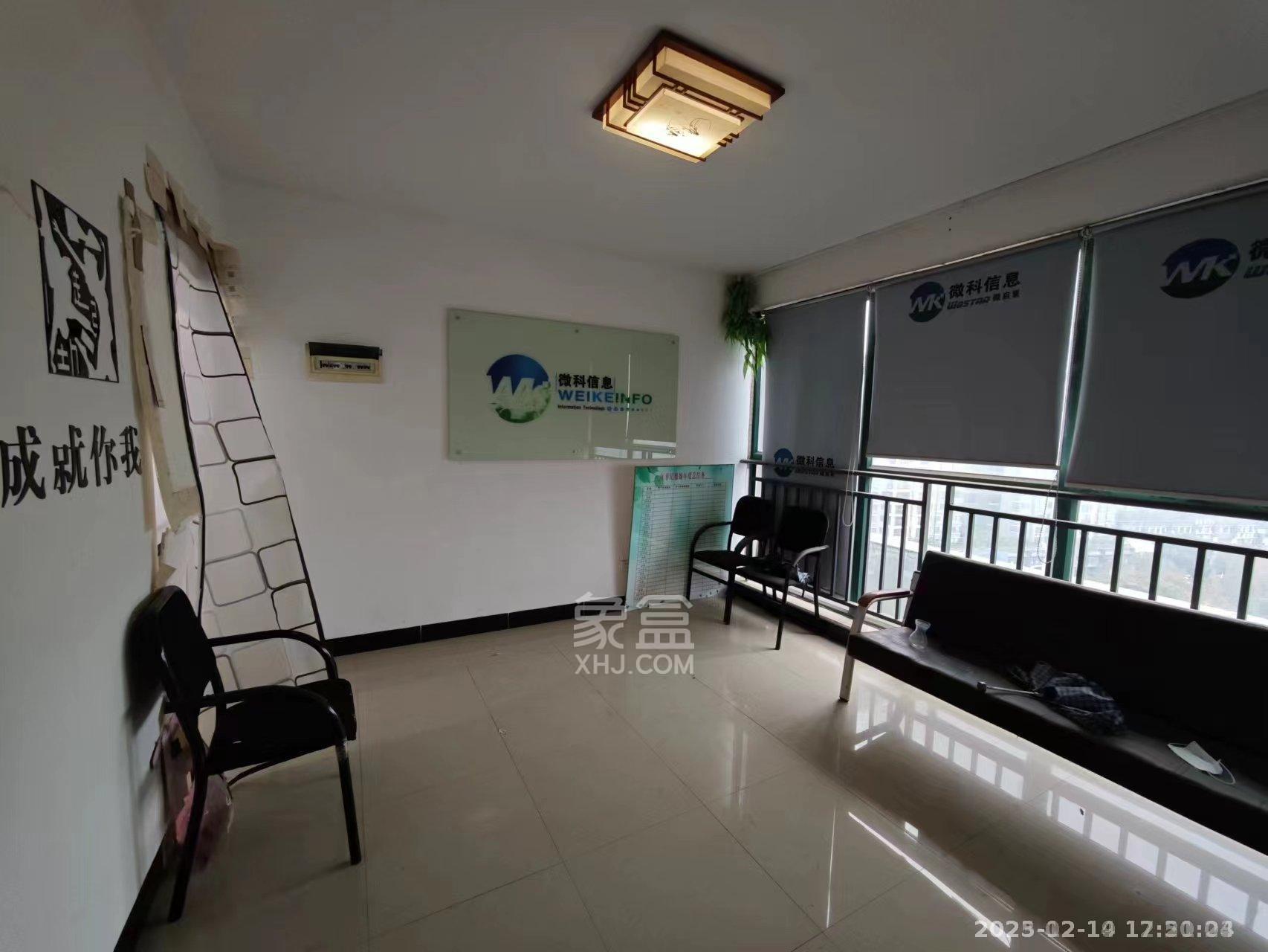 蓝盾景园二期 4室2厅2卫 2500.0元/月 蓝盾景园二期 4室2厅2卫 2500.0元/月室内图