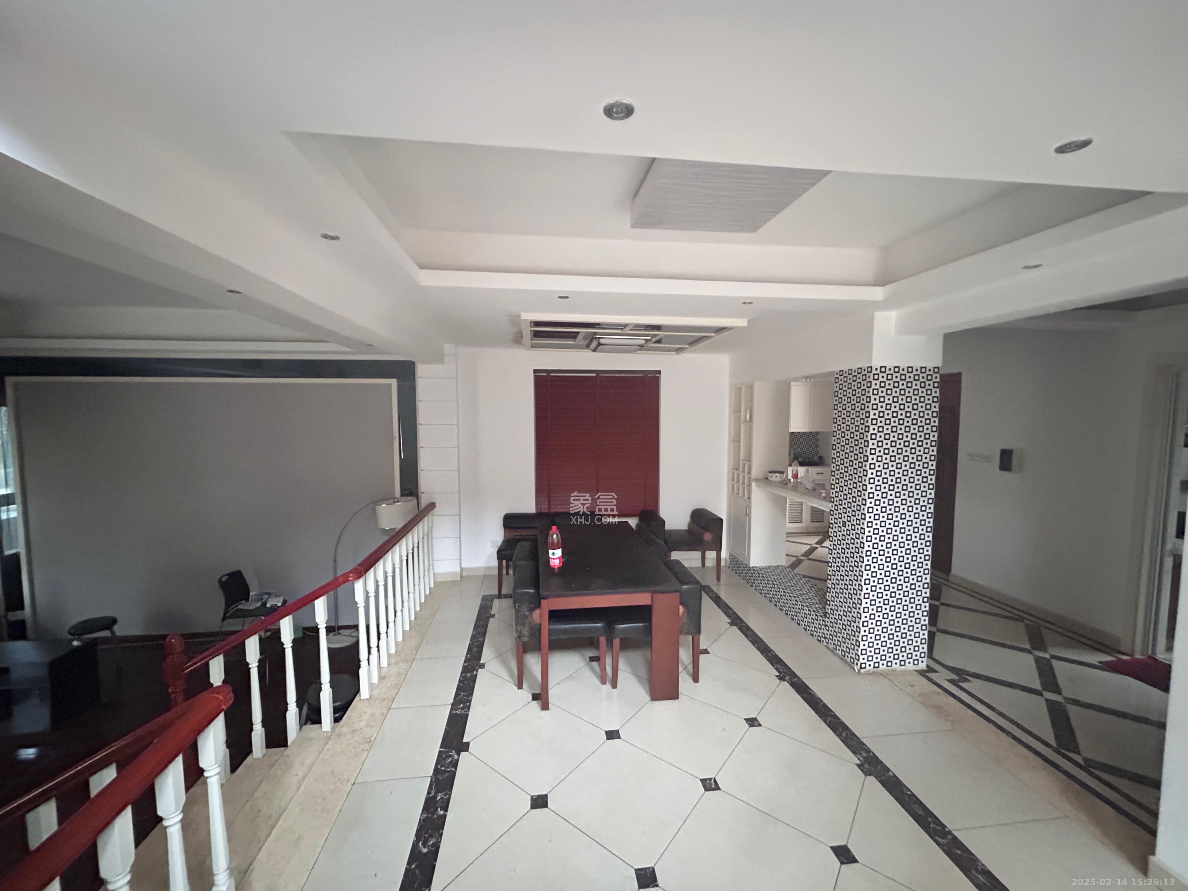 山水湾 4室2厅4卫 11000.0元/月 山水湾 4室2厅4卫 11000.0元/月室内图