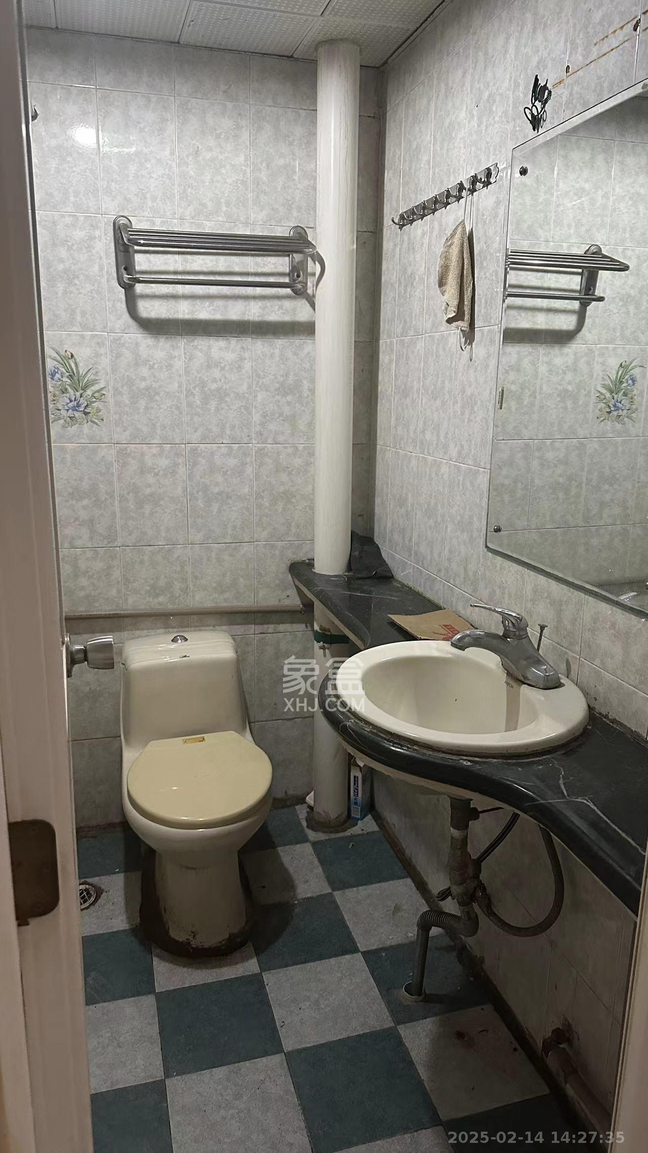 南湖公寓(湘湖路) 3室2厅2卫 2200.0元/月 南湖公寓(湘湖路) 3室2厅2卫 2200.0元/月室内图