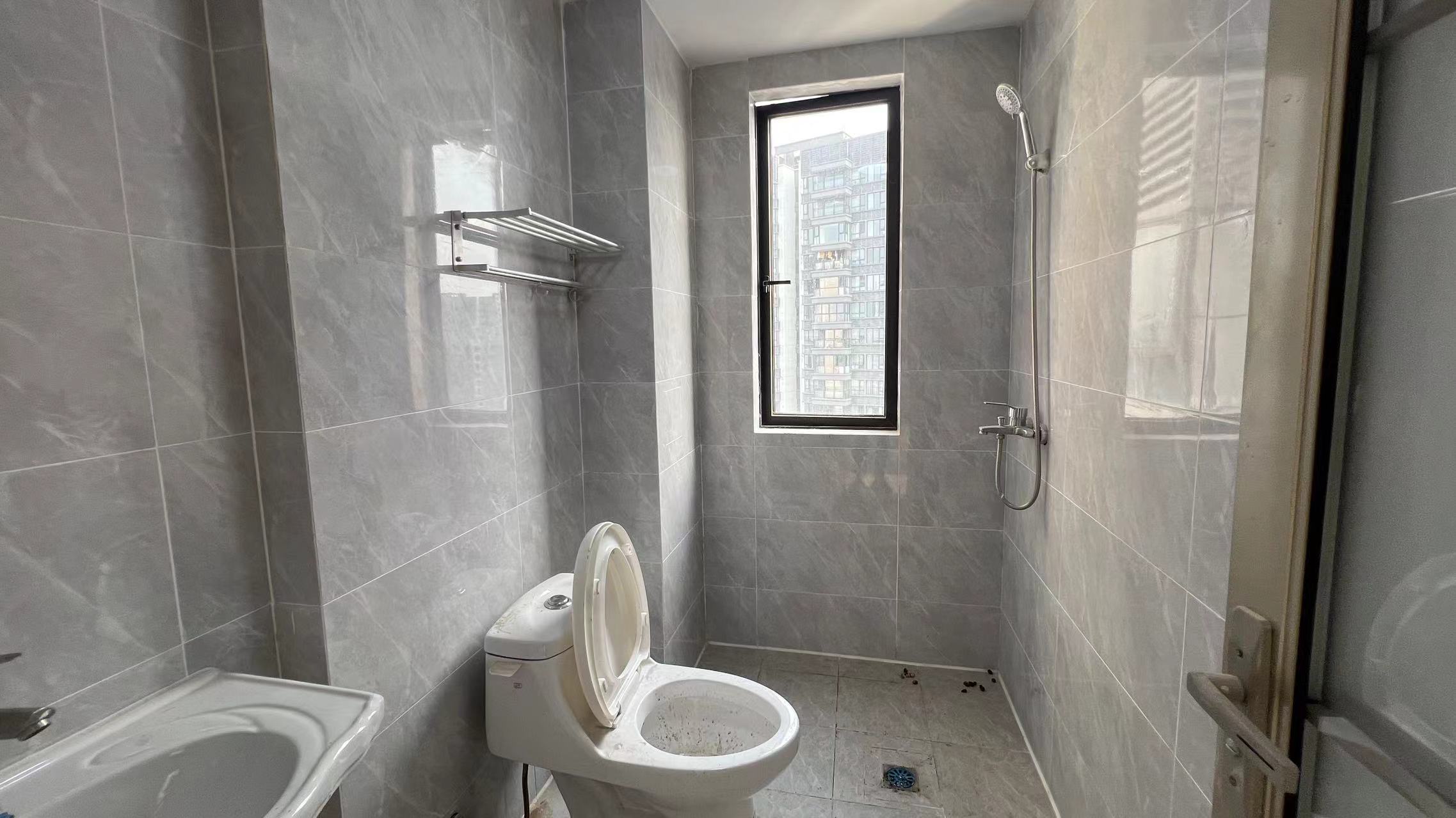 坡博家园一区 2室2厅1卫 2500.0元/月 坡博家园一区 2室2厅1卫 2500.0元/月室内图