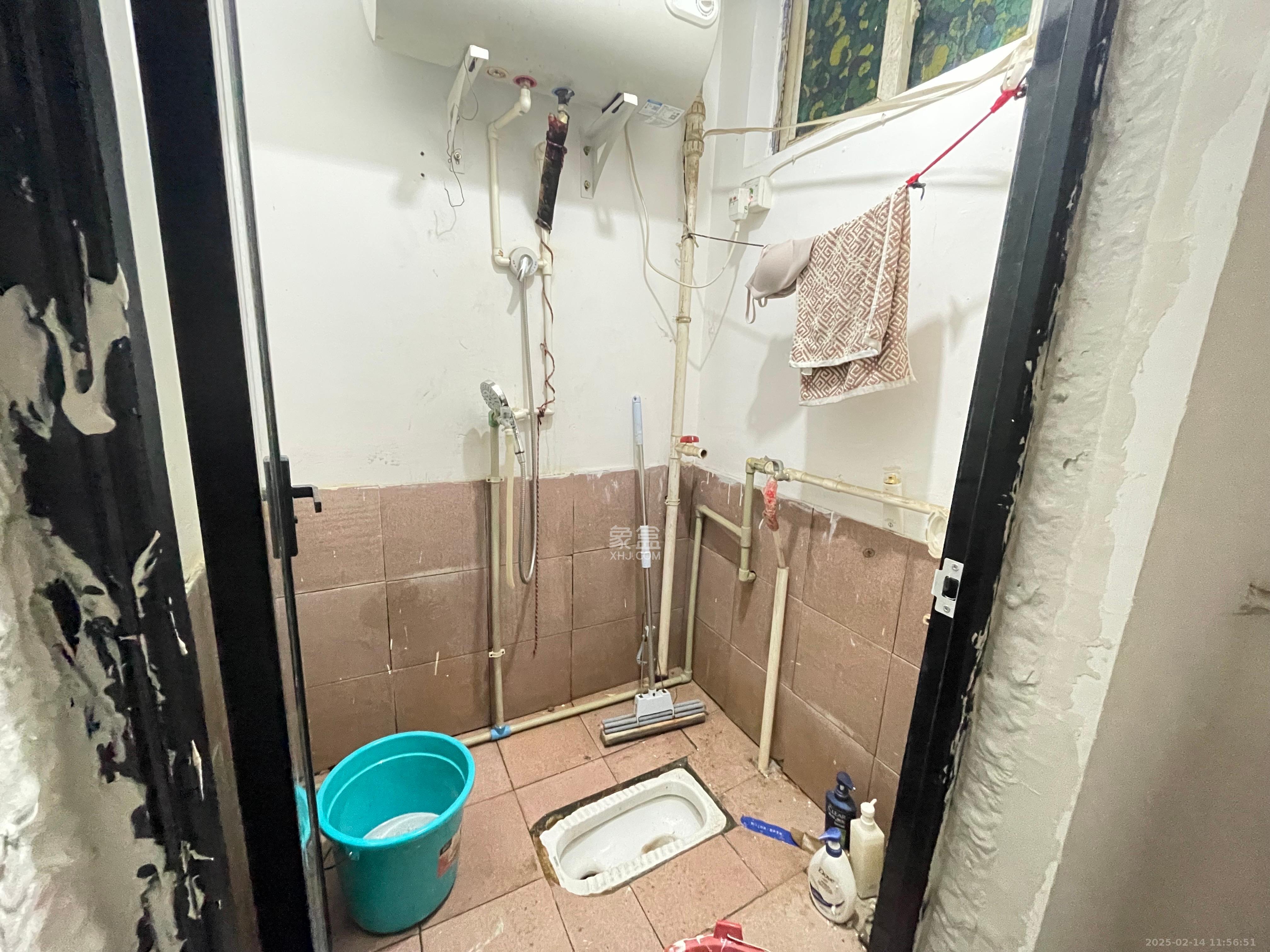 高桥百货皮具城  3室2厅1卫    1400.0元/月 高桥百货皮具城  3室2厅1卫    1400.0元/月室内图