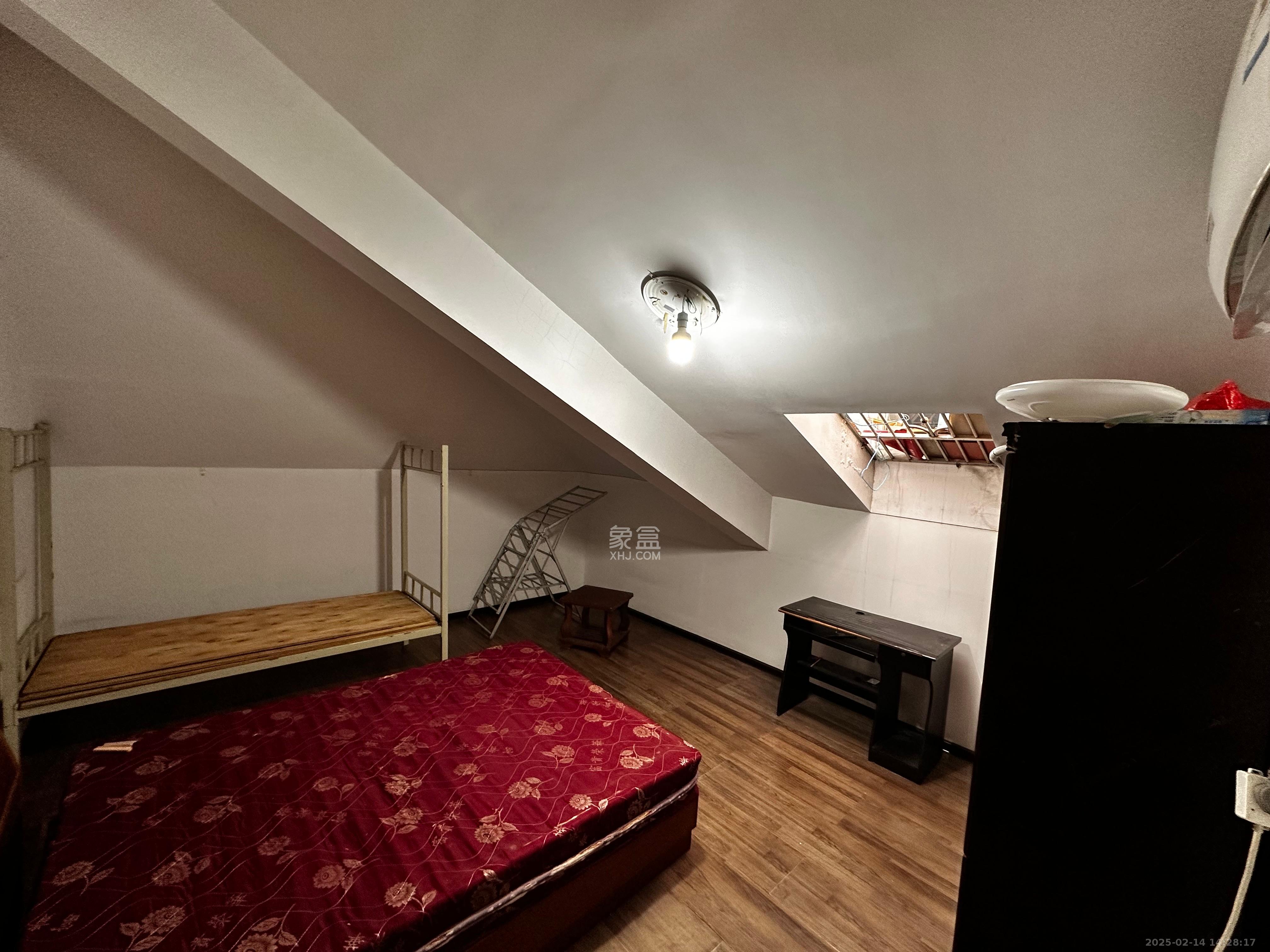 莲湖汽配城 1室2厅1卫 3200.0元/月 莲湖汽配城 1室2厅1卫 3200.0元/月室内图