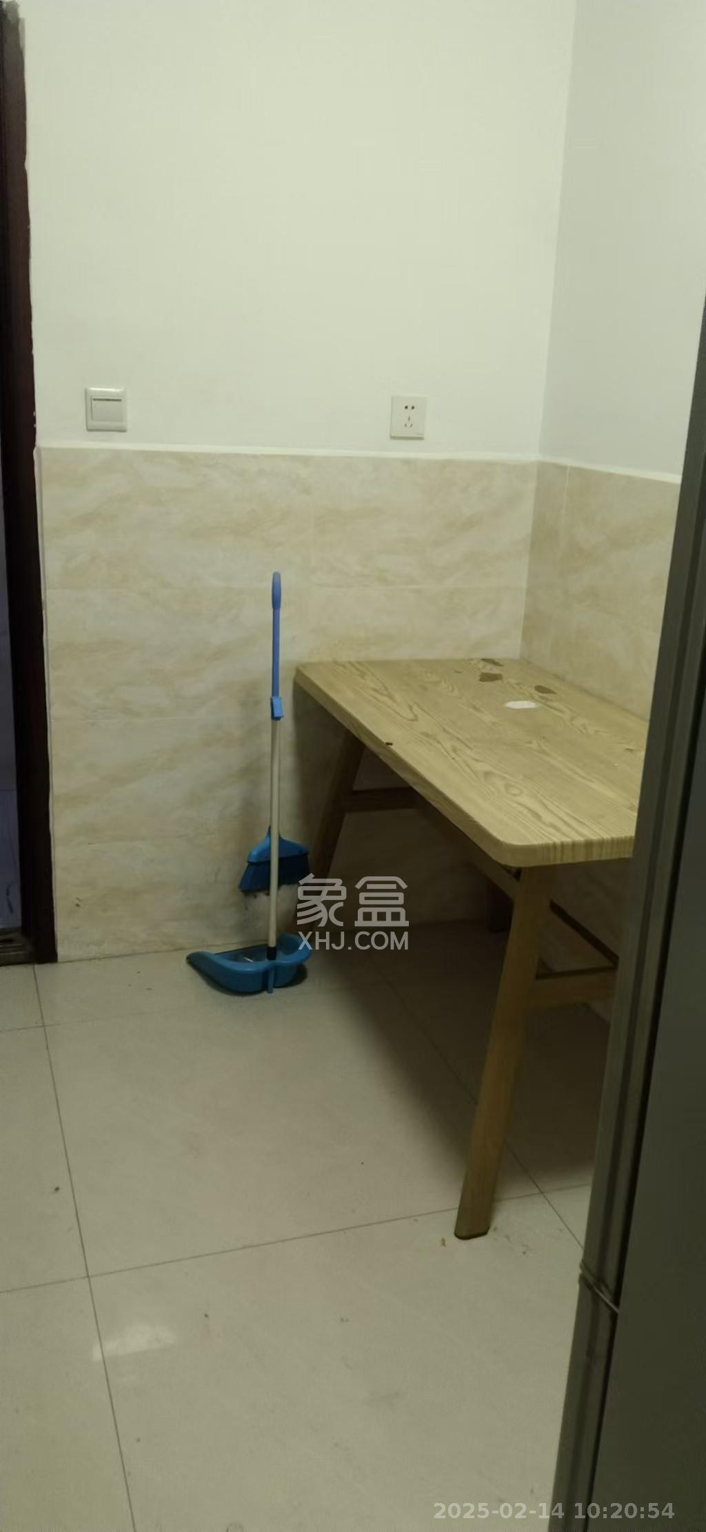 大桥三区 1室1厅1卫 1100.0元/月 大桥三区 1室1厅1卫 1100.0元/月室内图