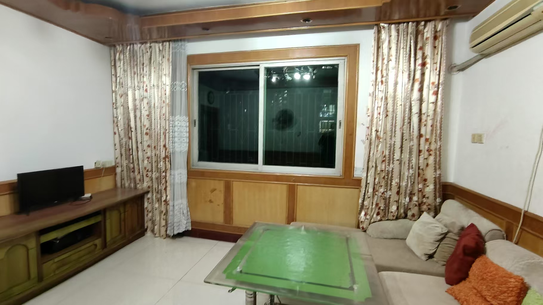 新月塘小区(秀石街/铁东电务段) 2室2厅1卫 17.0万 新月塘小区(秀石街/铁东电务段) 2室2厅1卫 17.0万客厅