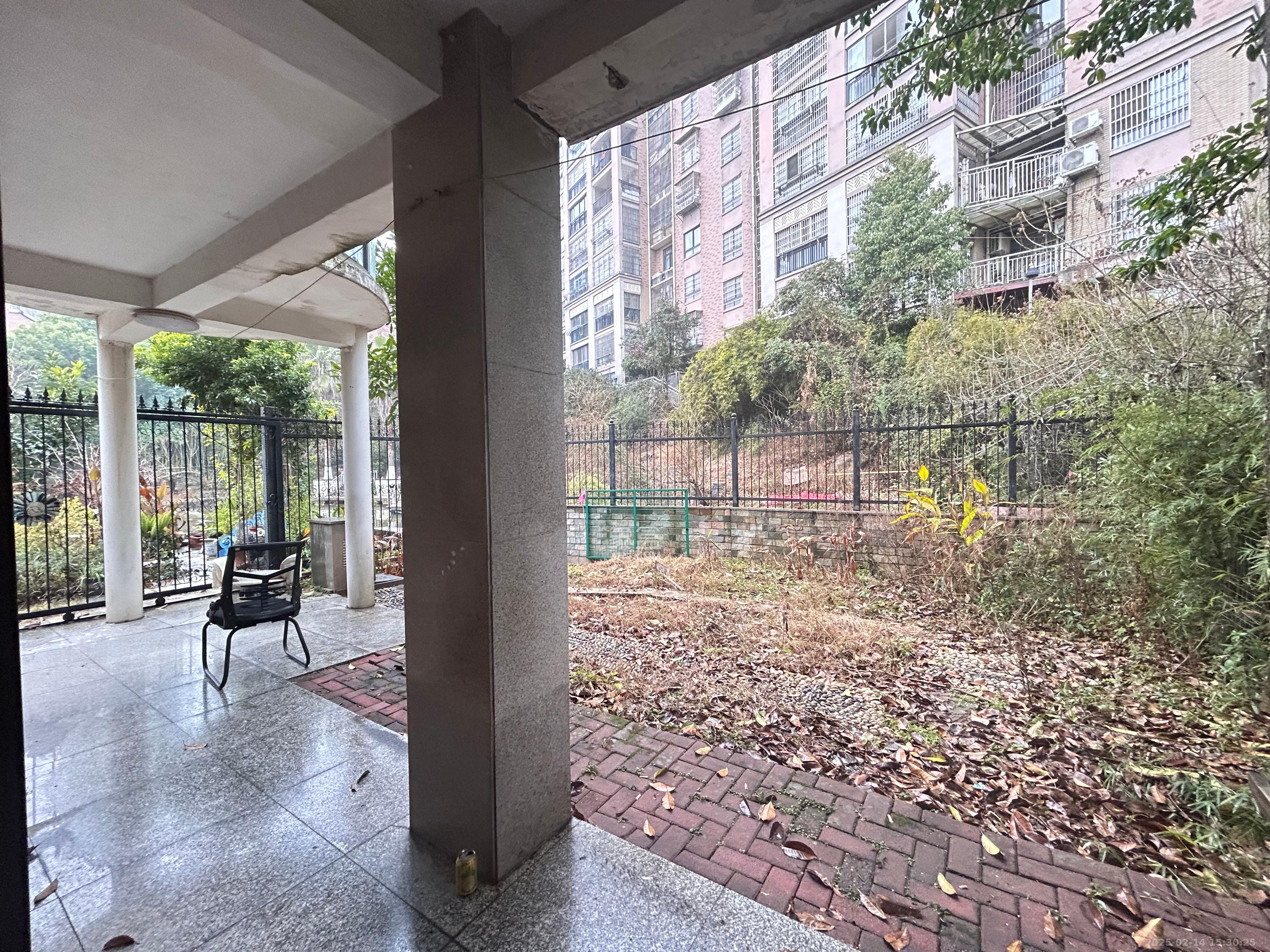 山水湾 4室2厅4卫 11000.0元/月 山水湾 4室2厅4卫 11000.0元/月小区图