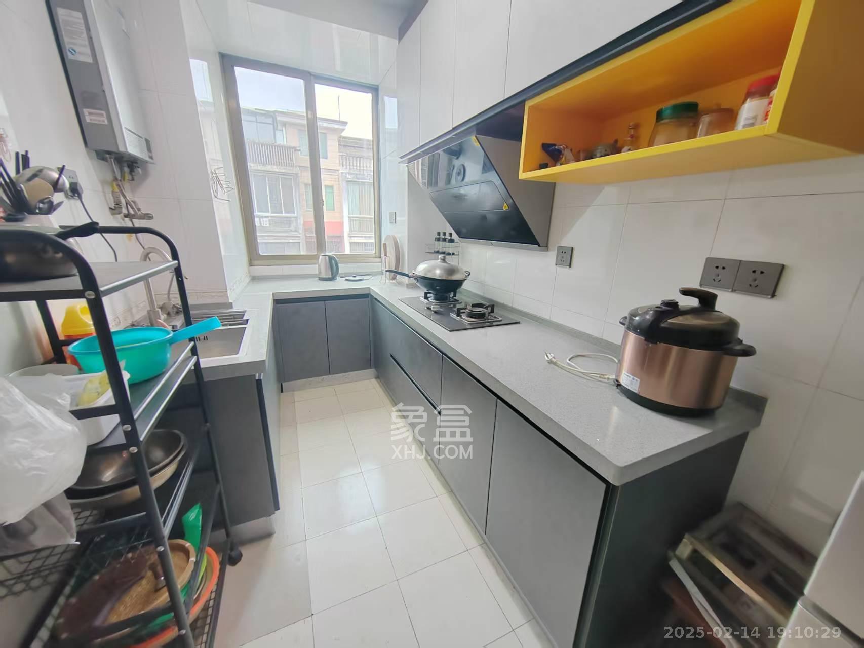 新景家园  2室2厅1卫   1200.00元/月室内图