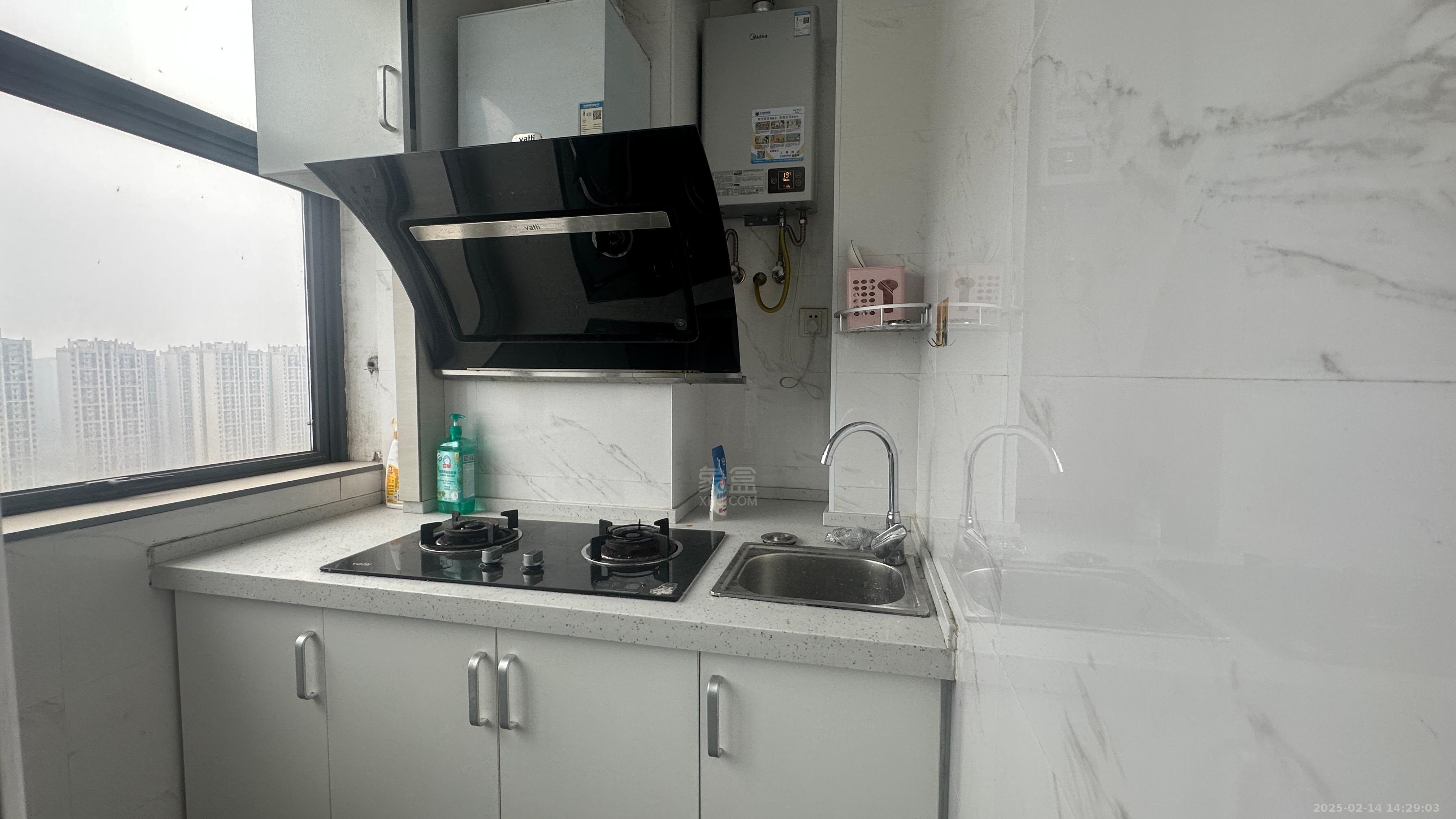 文艺复兴(未来城)  1室1厅1卫    1100.0元/月 文艺复兴(未来城)  1室1厅1卫    1100.0元/月室内图