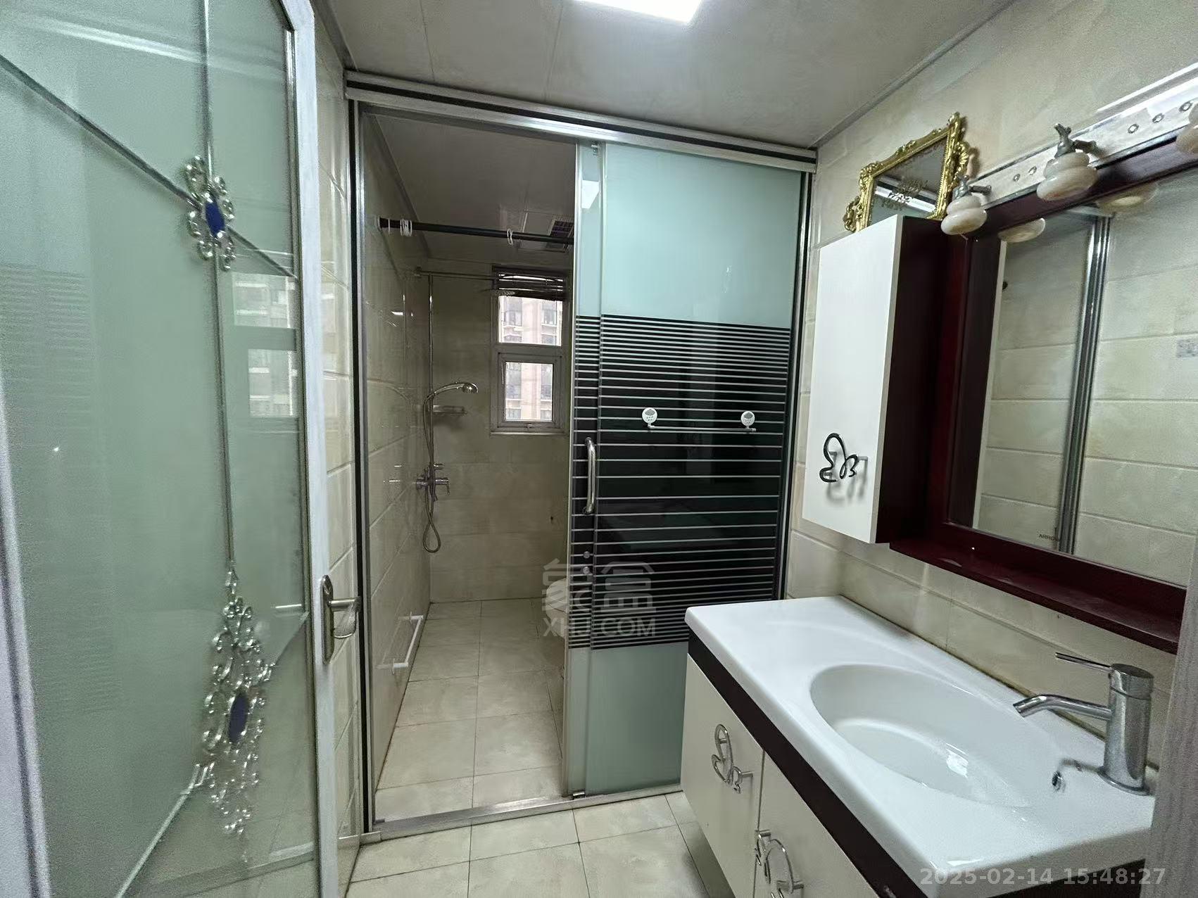 美的城二期  3室2厅2卫    2700.0元/月 美的城二期  3室2厅2卫    2700.0元/月室内图