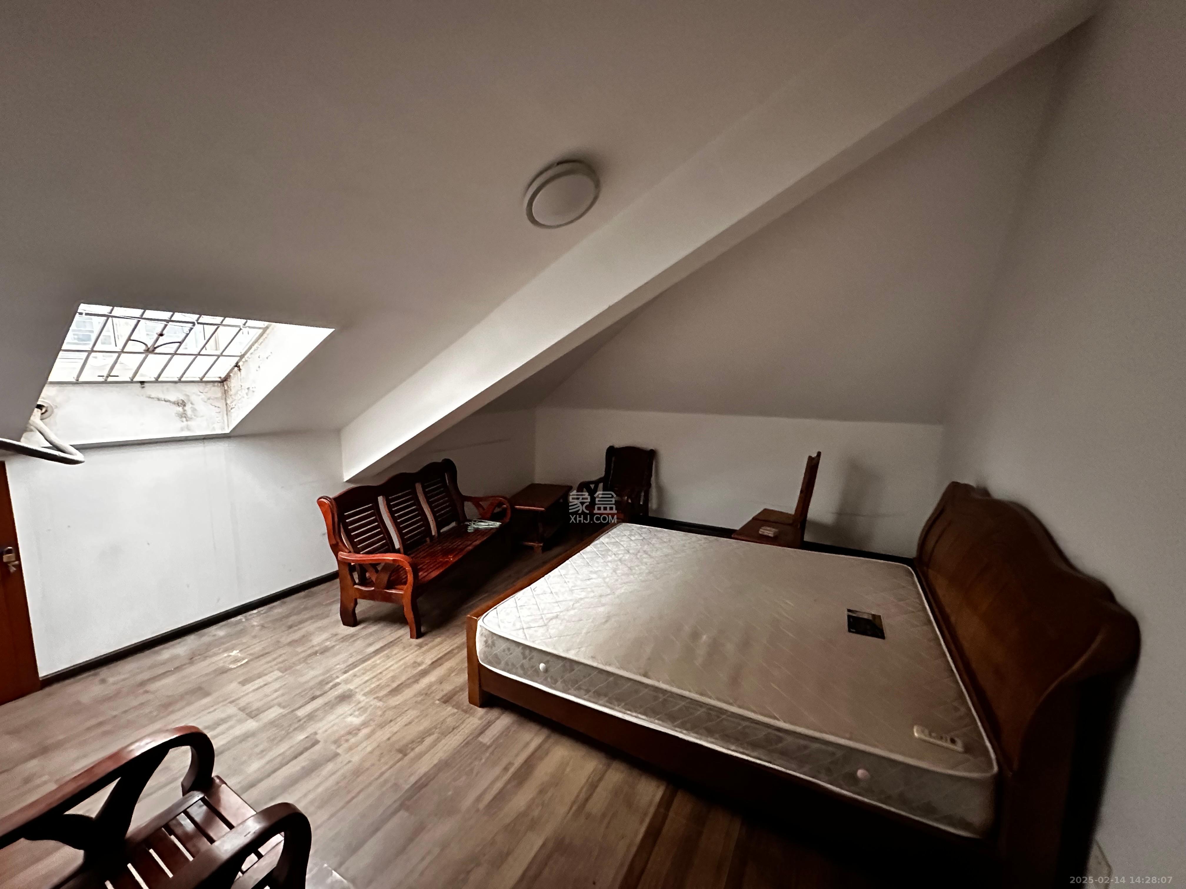 莲湖汽配城 1室2厅1卫 3200.0元/月 莲湖汽配城 1室2厅1卫 3200.0元/月室内图