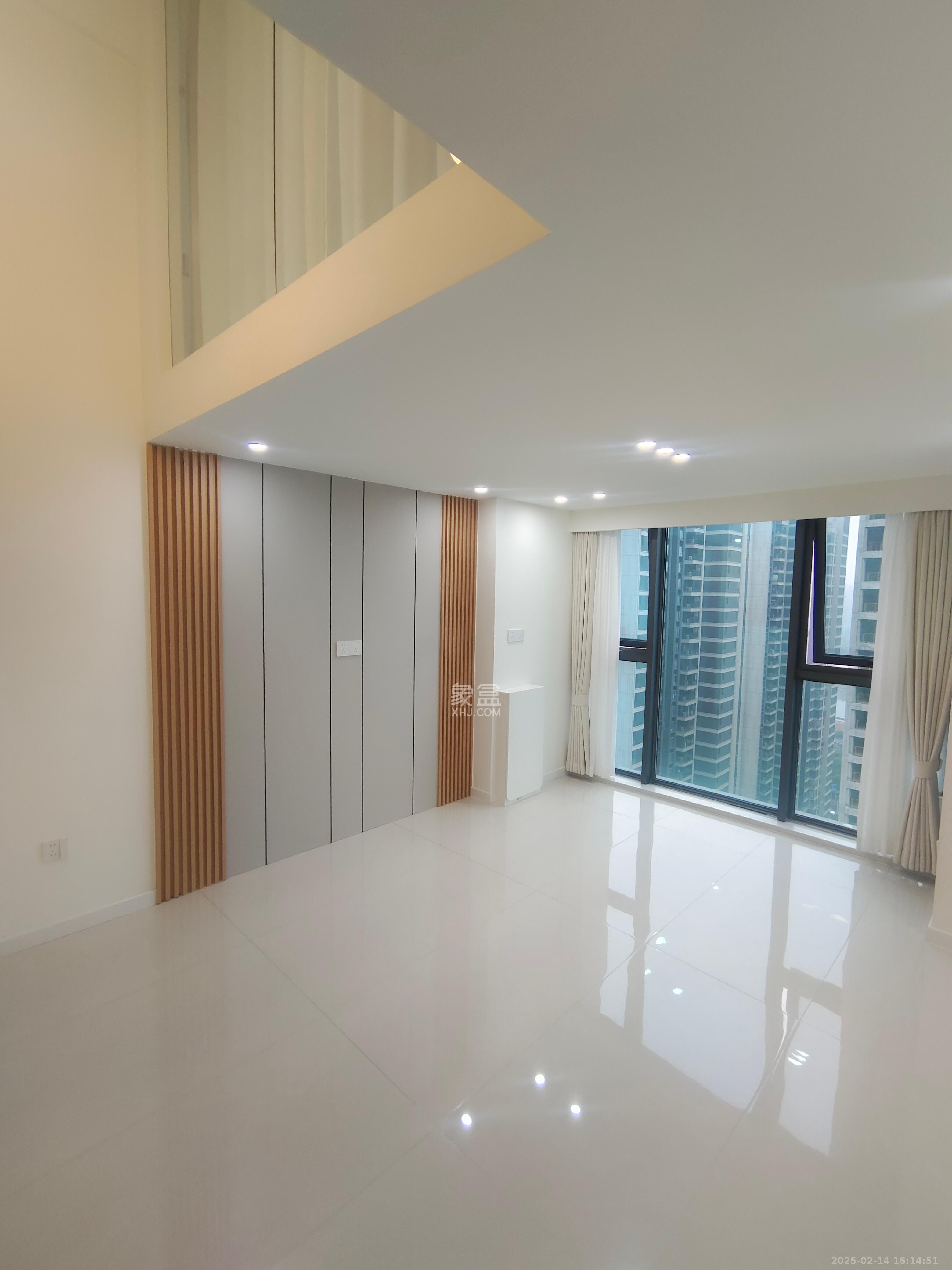绿地V岛  1室0厅0卫   2300.00元/月室内图