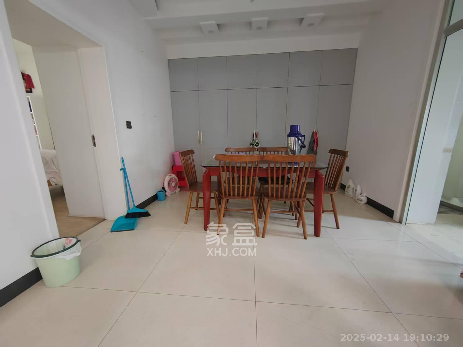 新景家园  2室2厅1卫   1200.00元/月室内图
