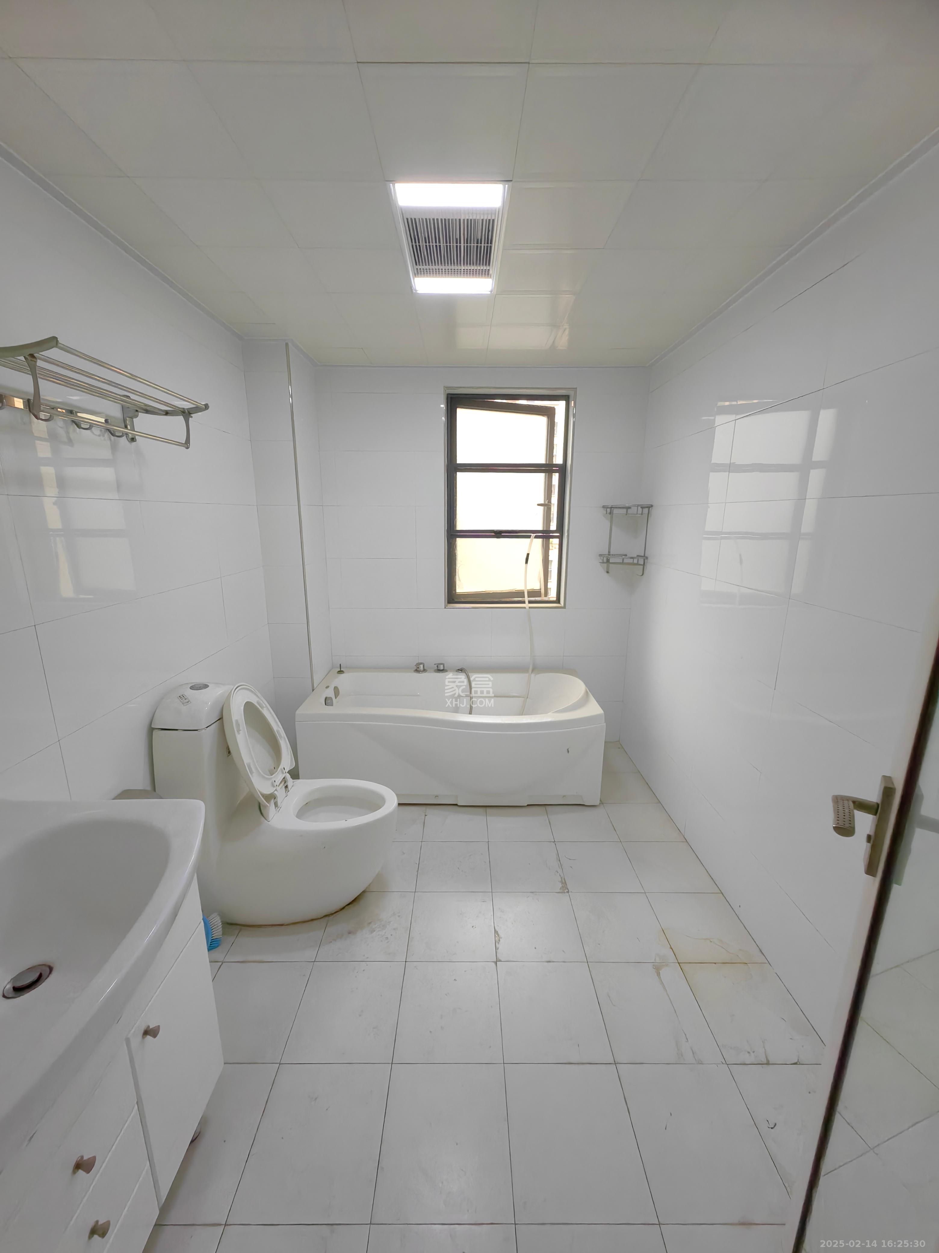 中建芙蓉嘉苑  3室2厅2卫   2500.00元/月室内图