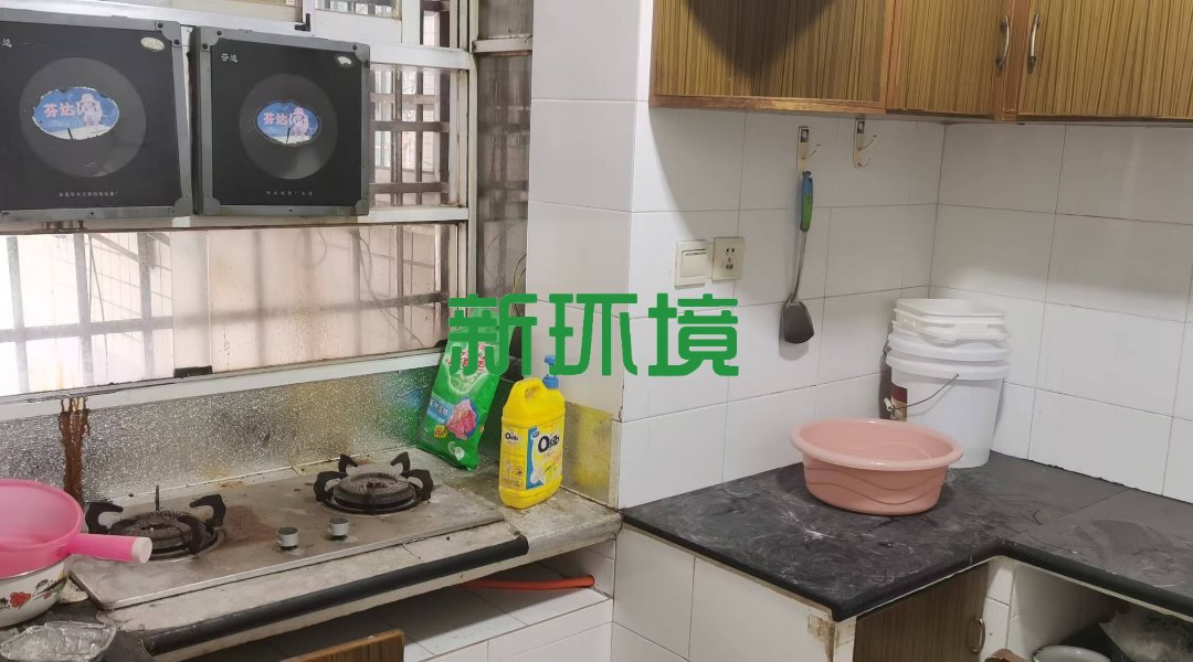财富地带  3室2厅2卫   60.80万客厅