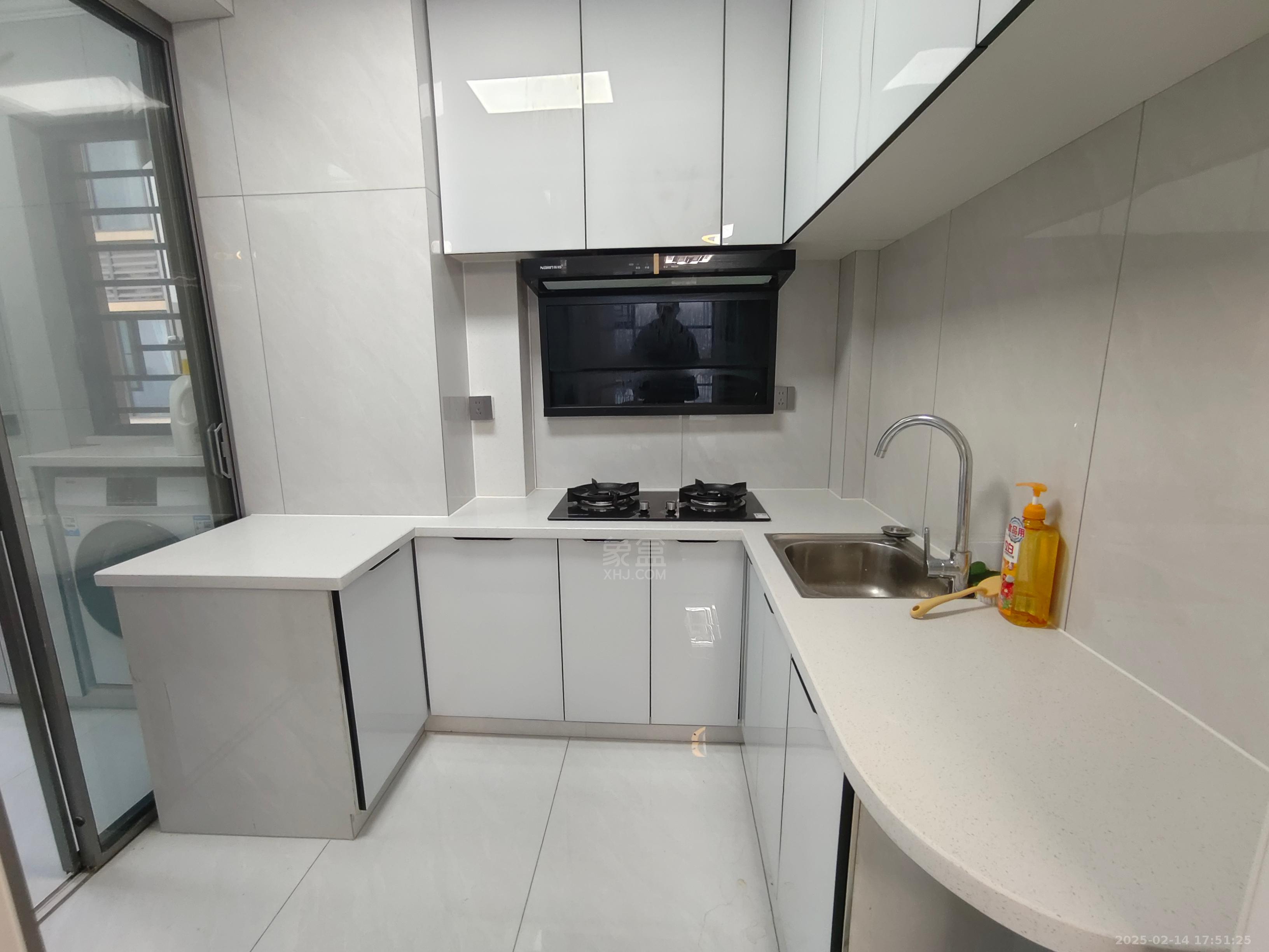 春藤公馆  3室2厅1卫    2200.0元/月 春藤公馆  3室2厅1卫    2200.0元/月室内图