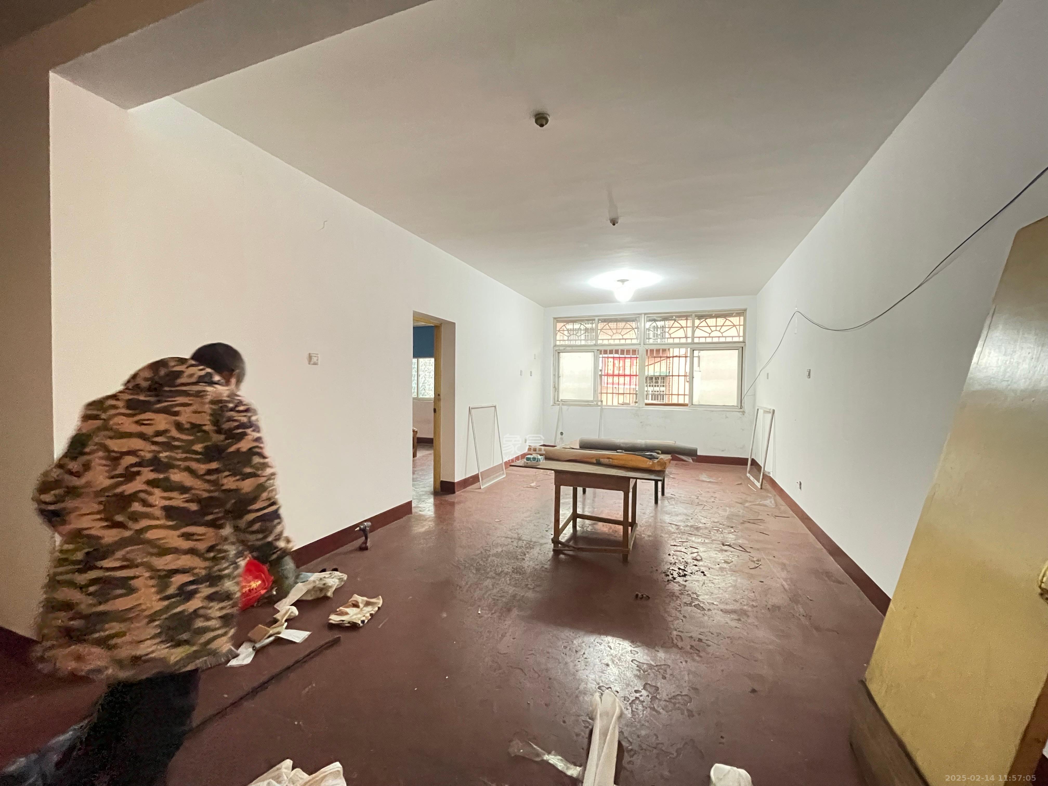 高桥百货皮具城  3室2厅1卫    1400.0元/月 高桥百货皮具城  3室2厅1卫    1400.0元/月室内图