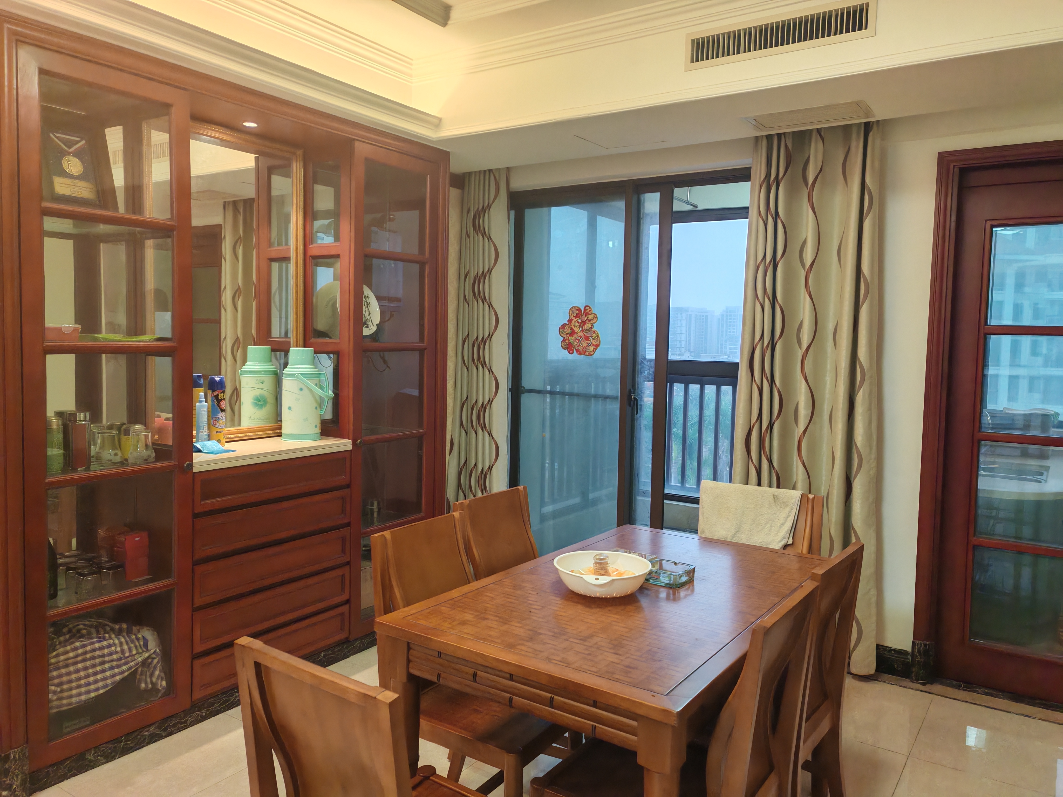 紫园B区 3室2厅2卫 340.0万 紫园B区 3室2厅2卫 340.0万客厅