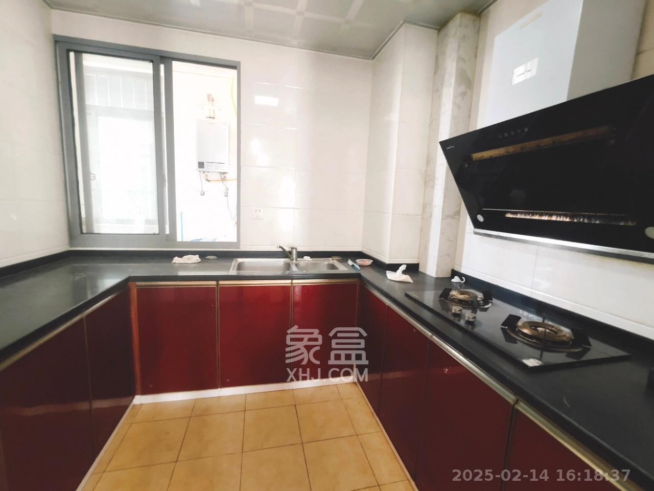 月畔湾  3室2厅2卫   2200.00元/月室内图